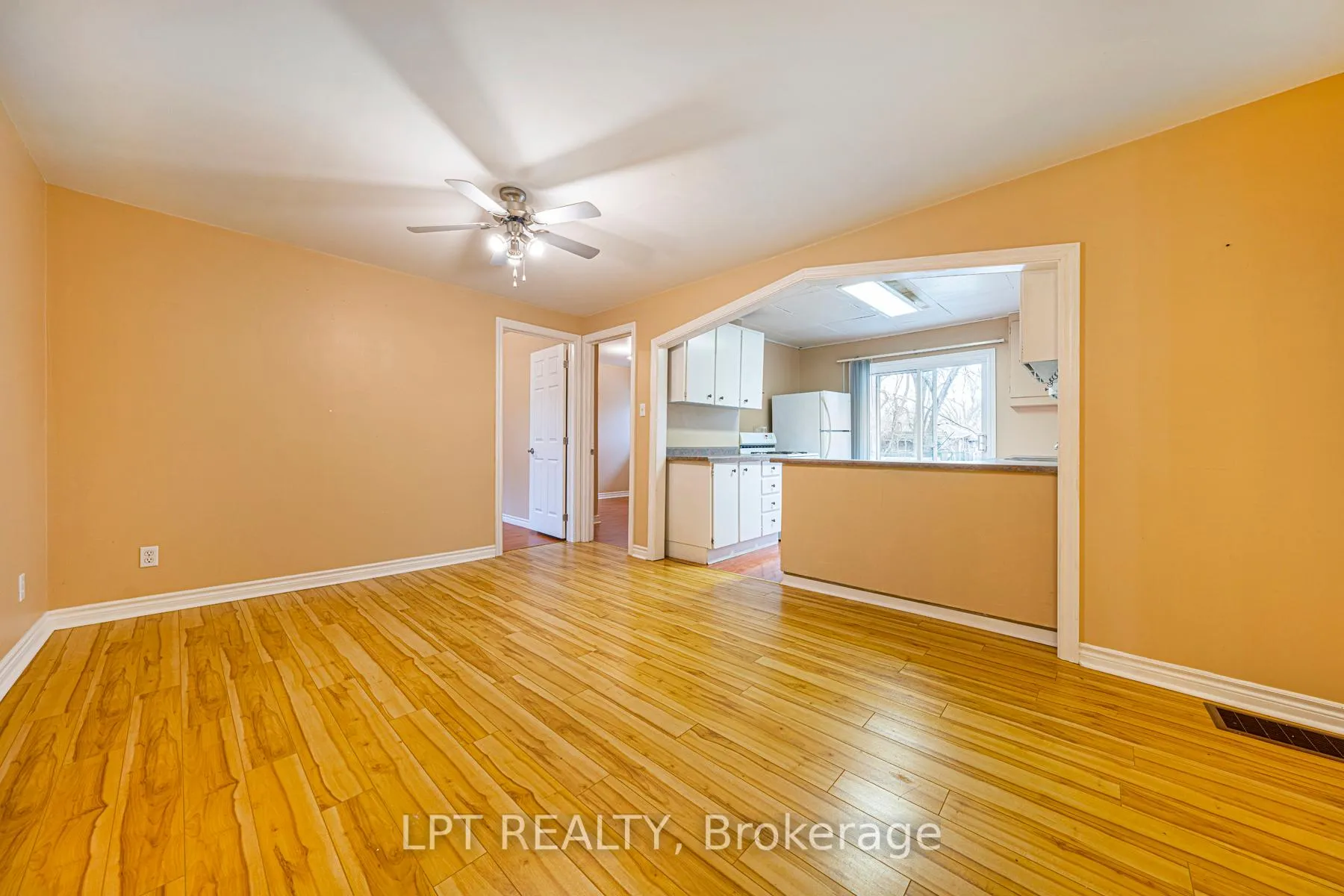 Photo 9 of 206 Bayview Avenue, Georgina, Keswick South — HOMEH
