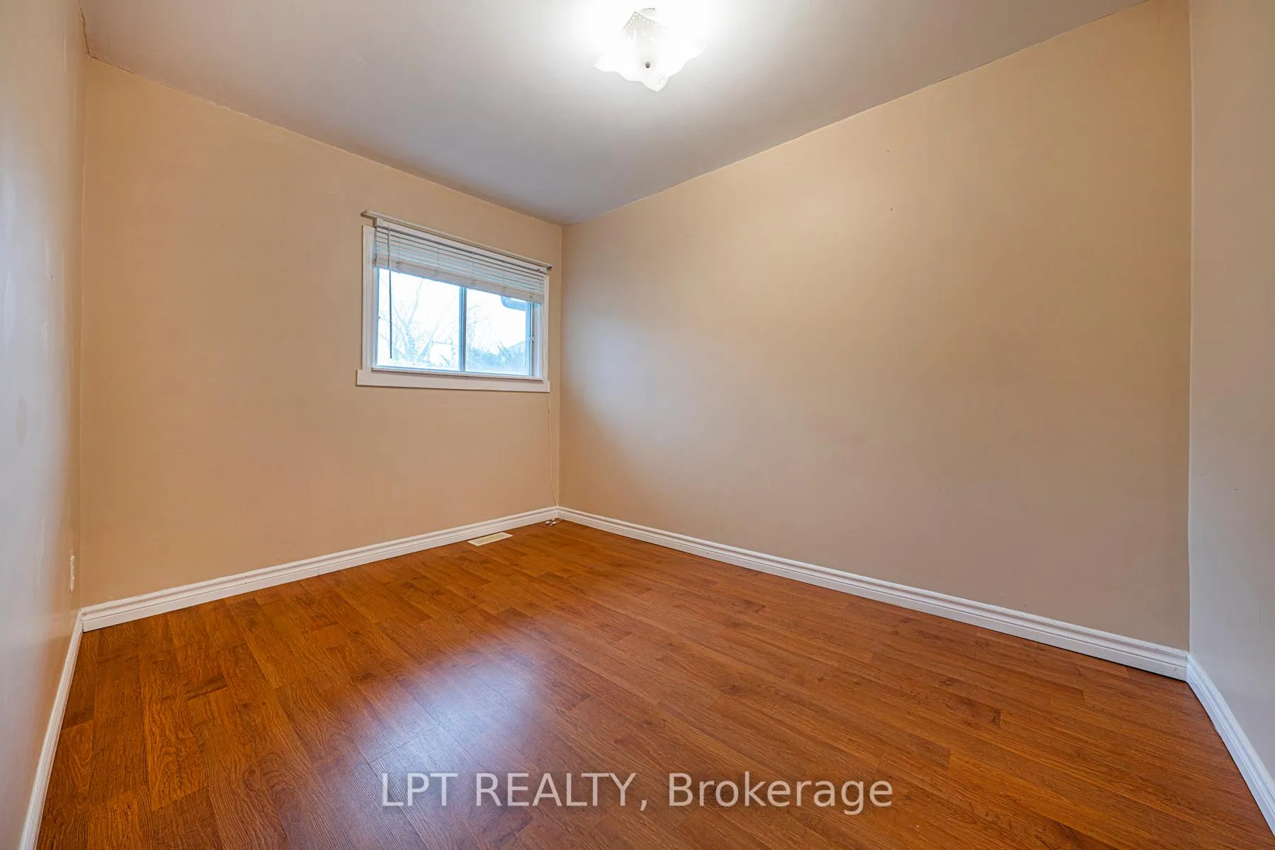 Photo 16 of 206 Bayview Avenue, Georgina, Keswick South — HOMEH