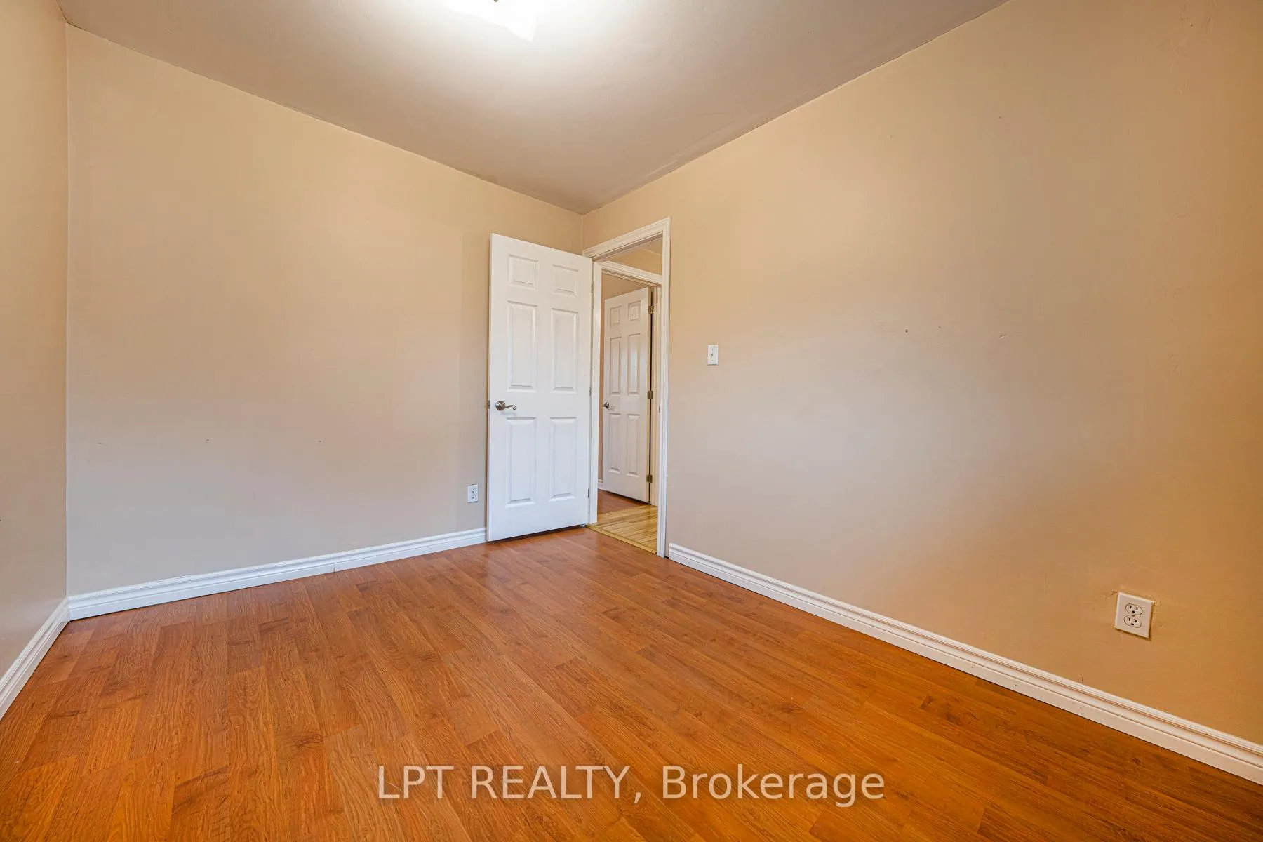 Photo 17 of 206 Bayview Avenue, Georgina, Keswick South — HOMEH