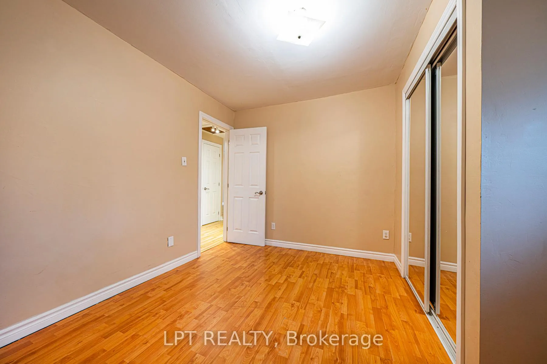 Photo 19 of 206 Bayview Avenue, Georgina, Keswick South — HOMEH