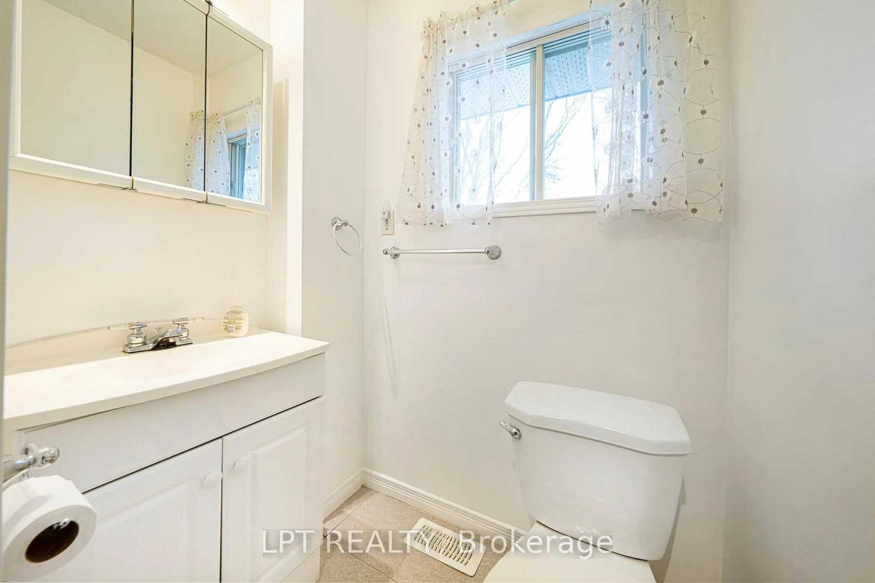 Photo 22 of 206 Bayview Avenue, Georgina, Keswick South — HOMEH