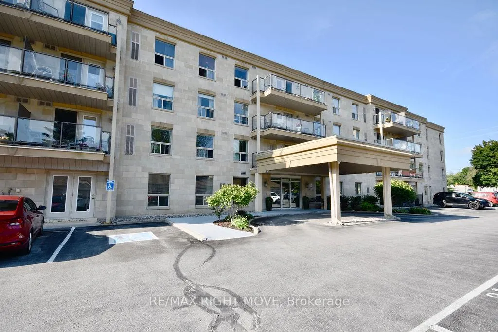 Front of Unit 313, 486 Laclie Street