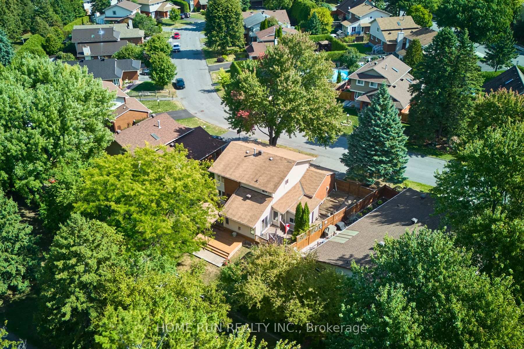 Photo 2 of 20 Thiessen Crescent, Ottawa, Kanata - Katimavik — HOMEH