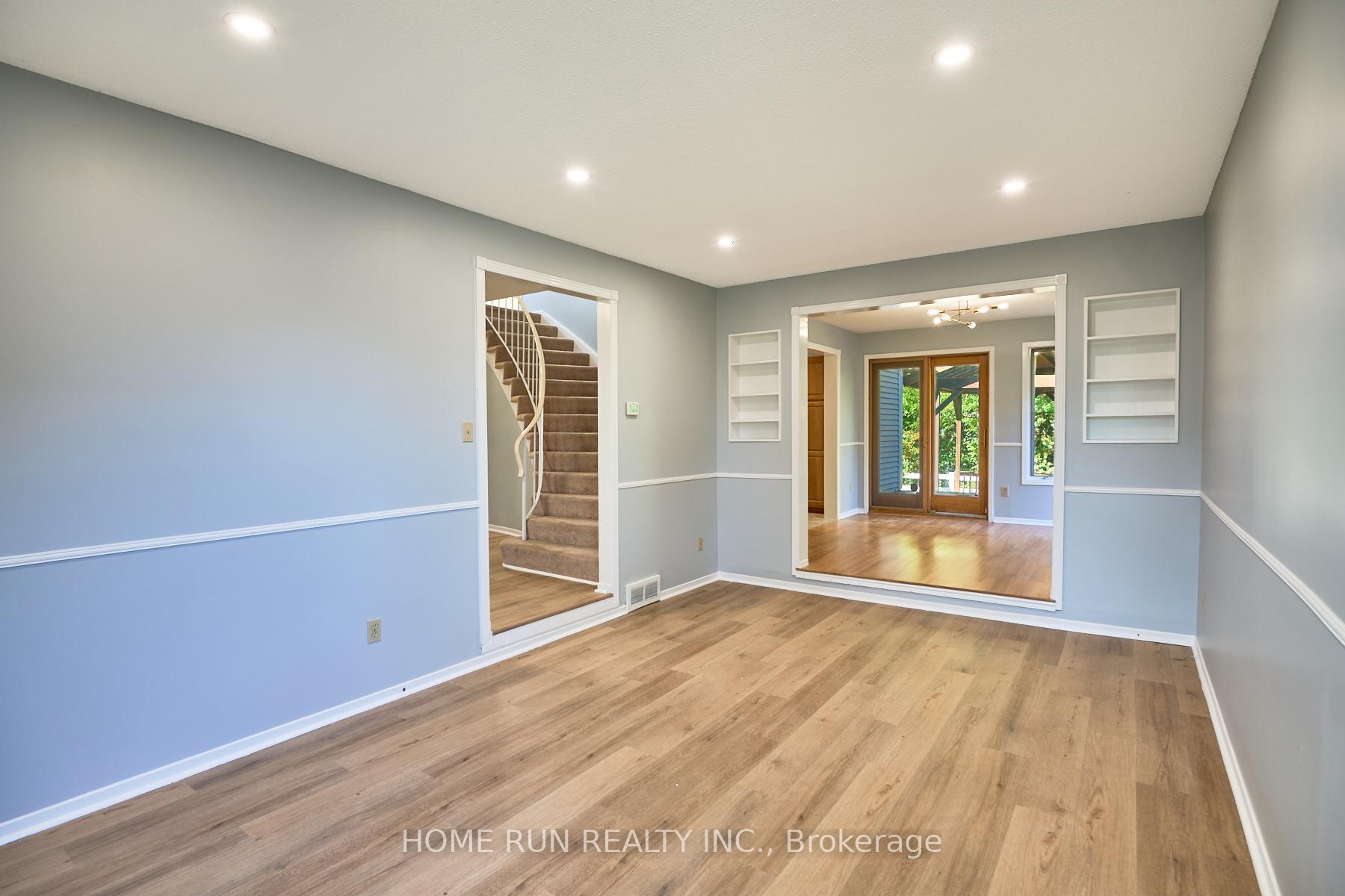 Photo 6 of 20 Thiessen Crescent, Ottawa, Kanata - Katimavik — HOMEH
