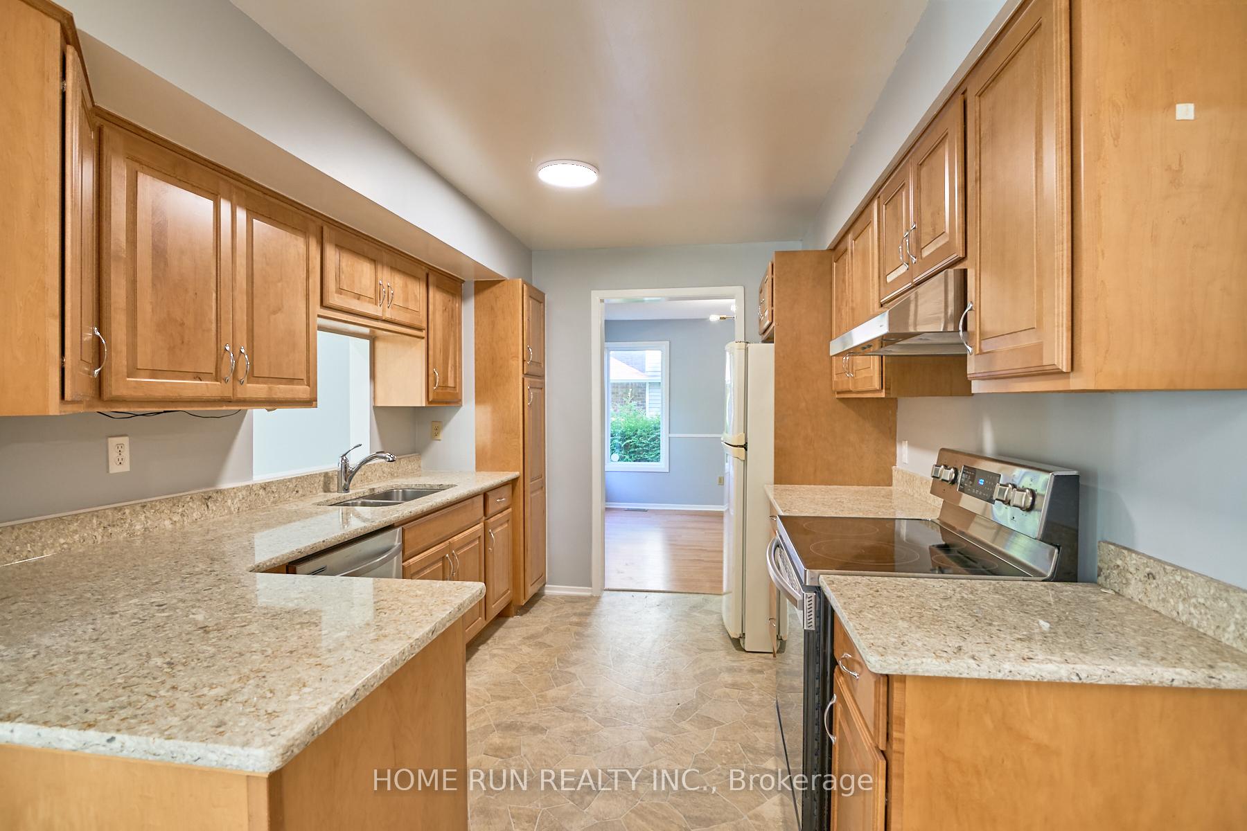 Photo 13 of 20 Thiessen Crescent, Ottawa, Kanata - Katimavik — HOMEH