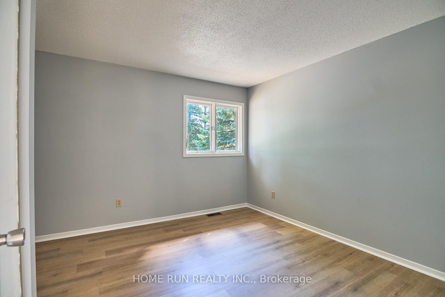 Photo 29 of 20 Thiessen Crescent, Ottawa, Kanata - Katimavik — HOMEH