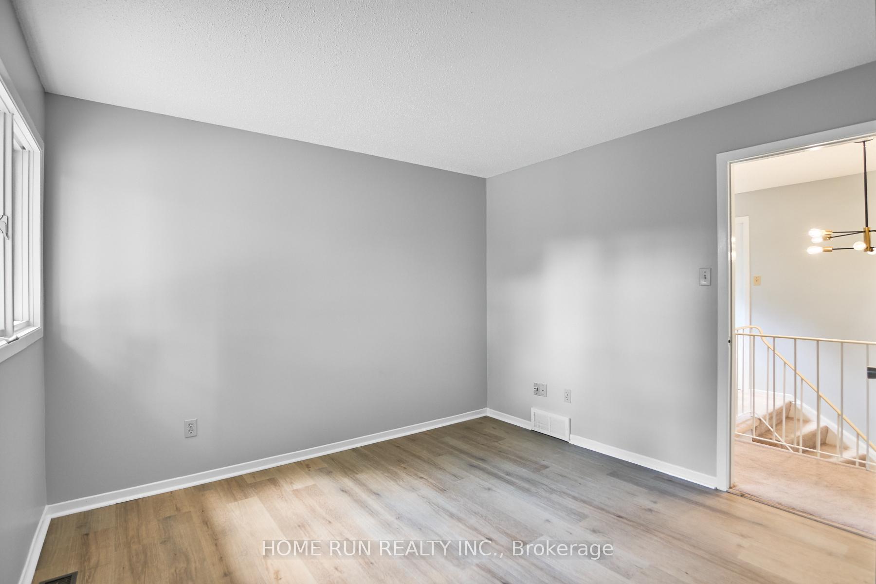 Photo 30 of 20 Thiessen Crescent, Ottawa, Kanata - Katimavik — HOMEH