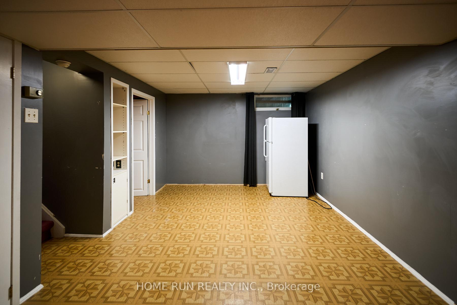 Photo 33 of 20 Thiessen Crescent, Ottawa, Kanata - Katimavik — HOMEH