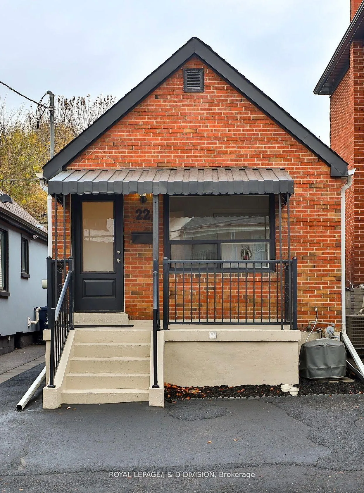 Photo 2 of 22 Holmesdale Road, Toronto, Caledonia-Fairbank — HOMEH