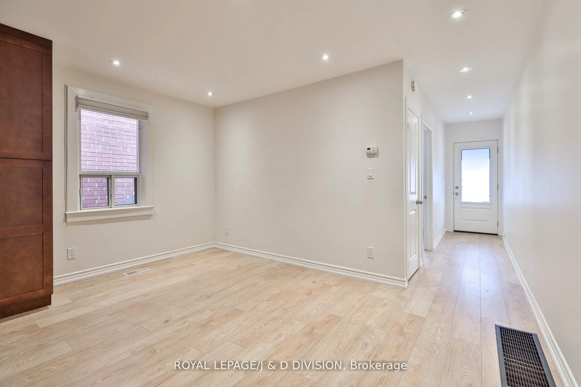 Photo 8 of 22 Holmesdale Road, Toronto, Caledonia-Fairbank — HOMEH