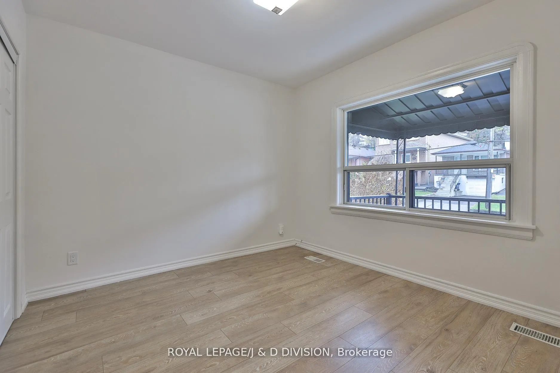 Photo 10 of 22 Holmesdale Road, Toronto, Caledonia-Fairbank — HOMEH