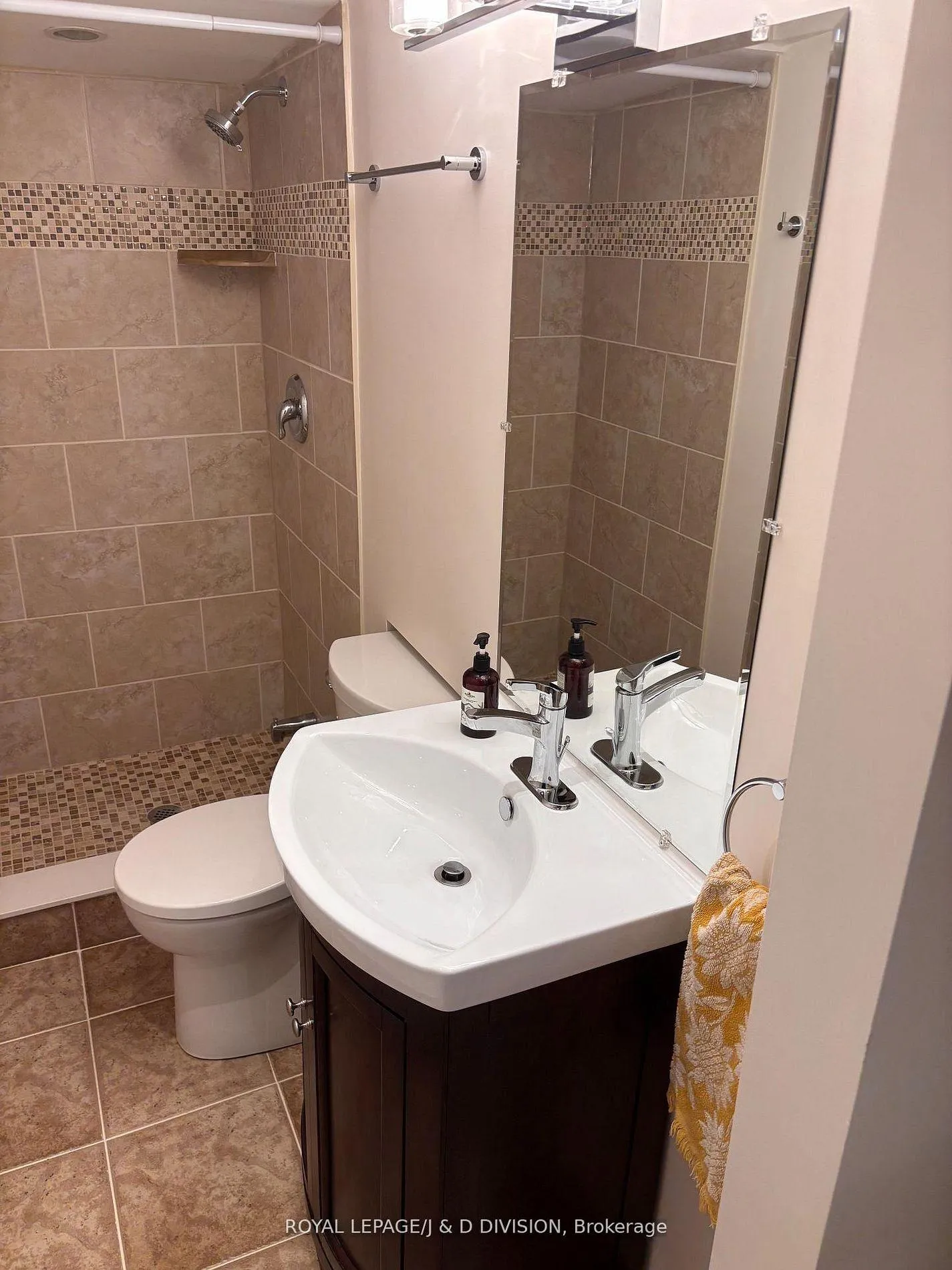 Photo 14 of 22 Holmesdale Road, Toronto, Caledonia-Fairbank — HOMEH