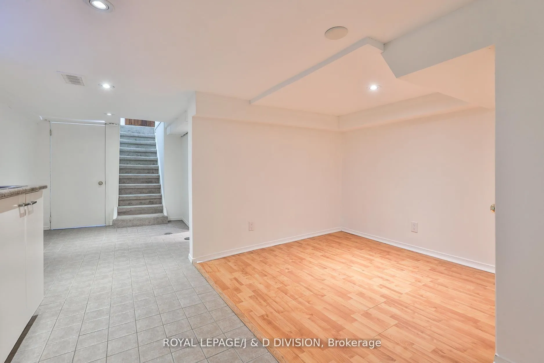 Photo 16 of 22 Holmesdale Road, Toronto, Caledonia-Fairbank — HOMEH