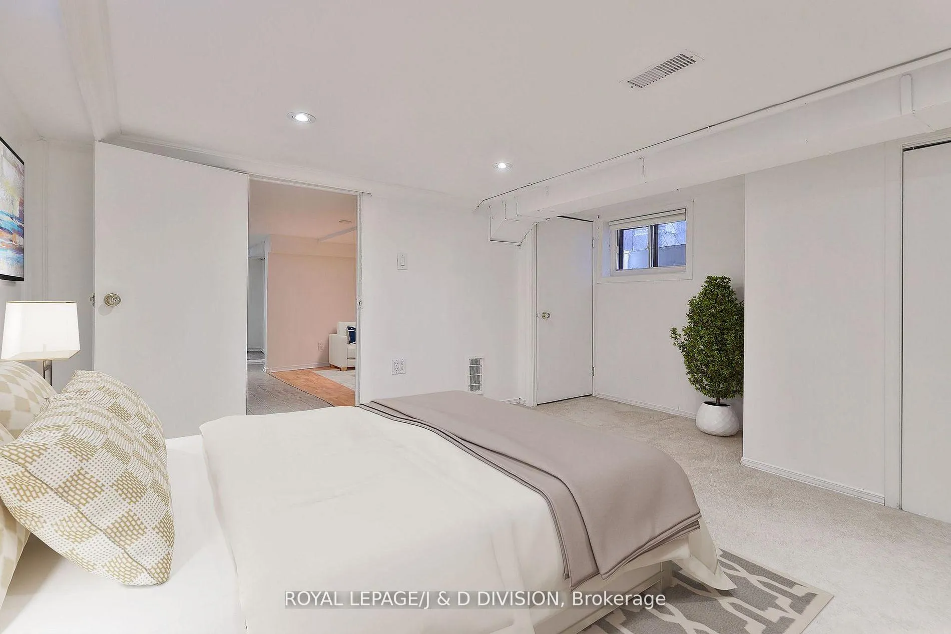 Photo 21 of 22 Holmesdale Road, Toronto, Caledonia-Fairbank — HOMEH