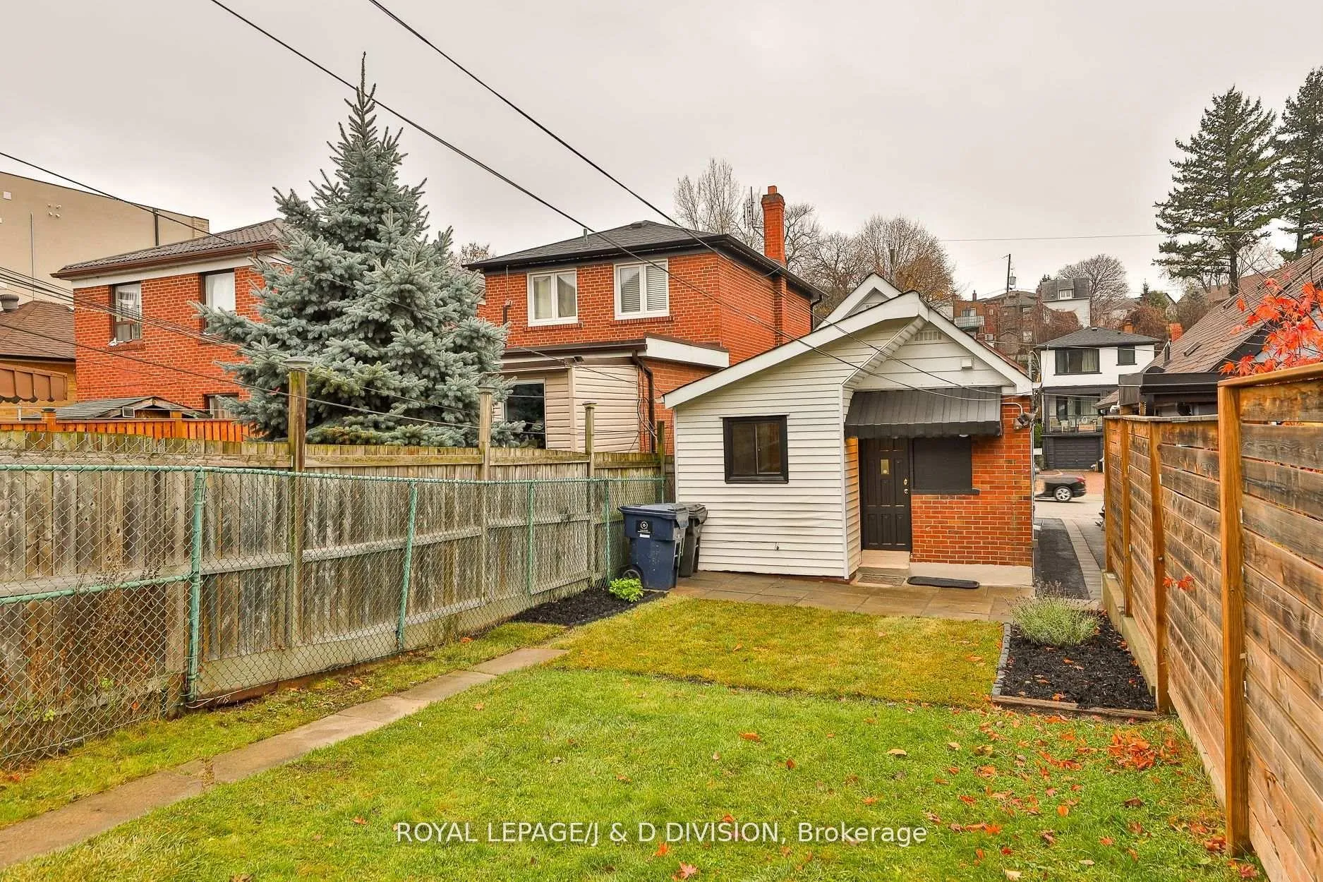 Photo 26 of 22 Holmesdale Road, Toronto, Caledonia-Fairbank — HOMEH