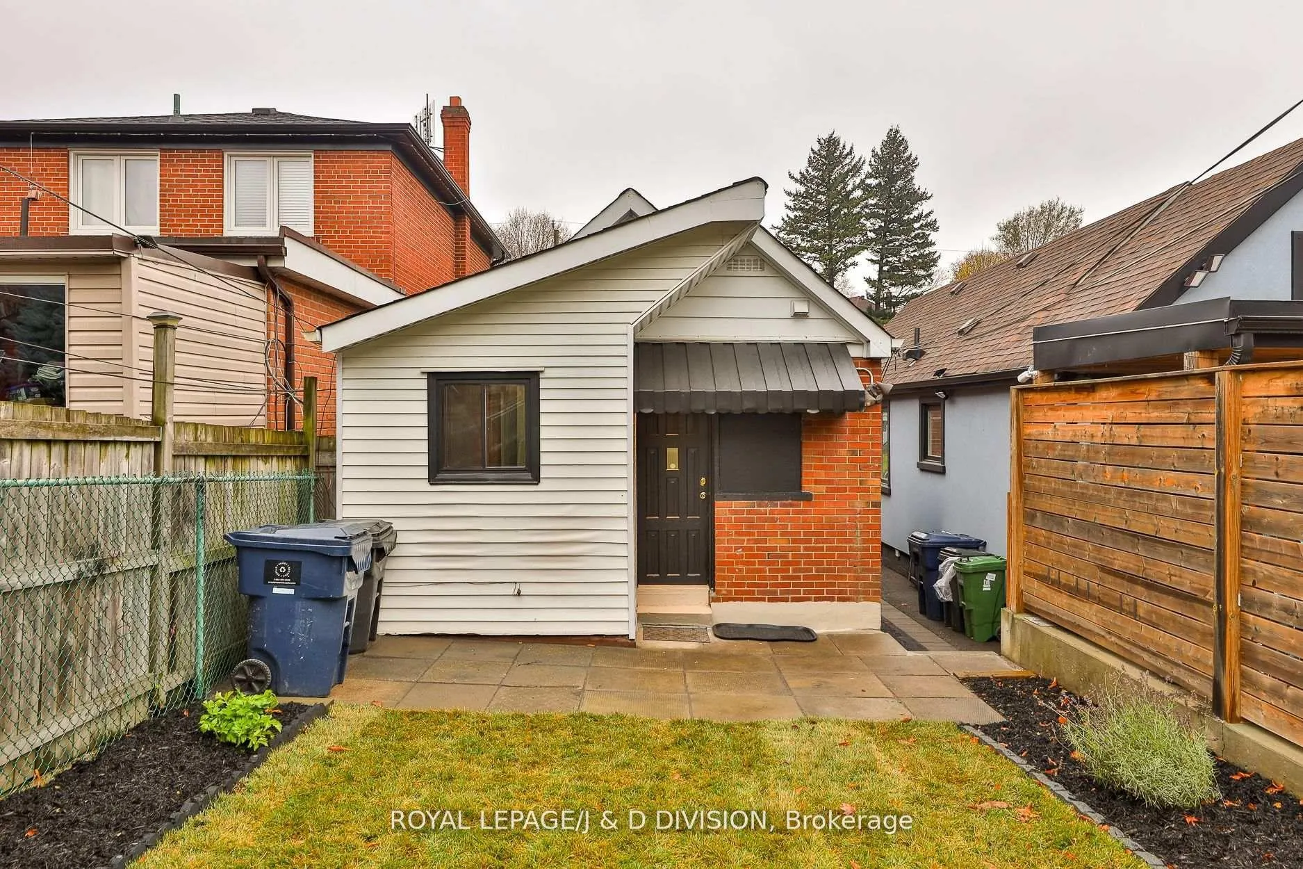 Photo 27 of 22 Holmesdale Road, Toronto, Caledonia-Fairbank — HOMEH