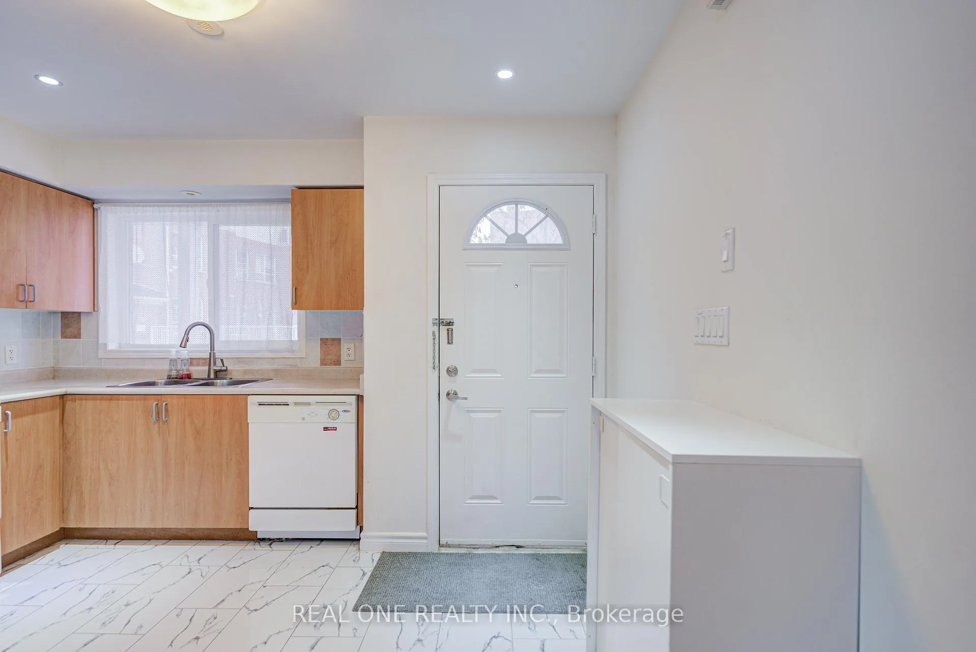 Photo 4 of 95 Faithful Way, Markham, Milliken Mills East — HOMEH