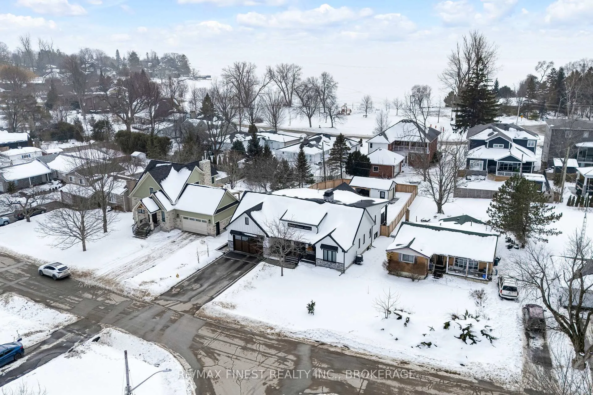 Photo 2 of 7 Crescent Drive, Kingston, City Southwest — HOMEH