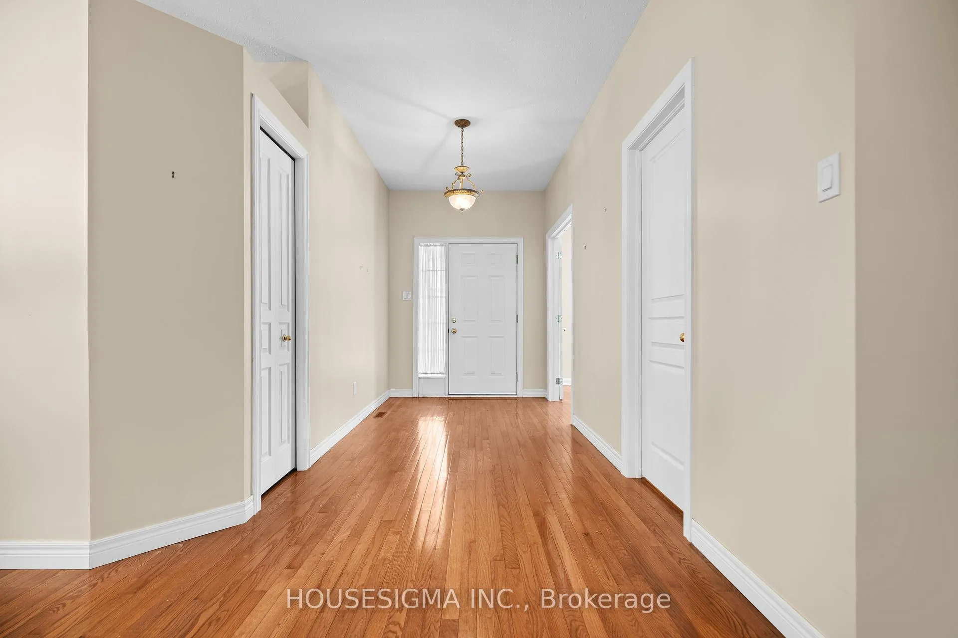 Photo 3 of 92 Carleton Court, Thames Centre, Dorchester — HOMEH