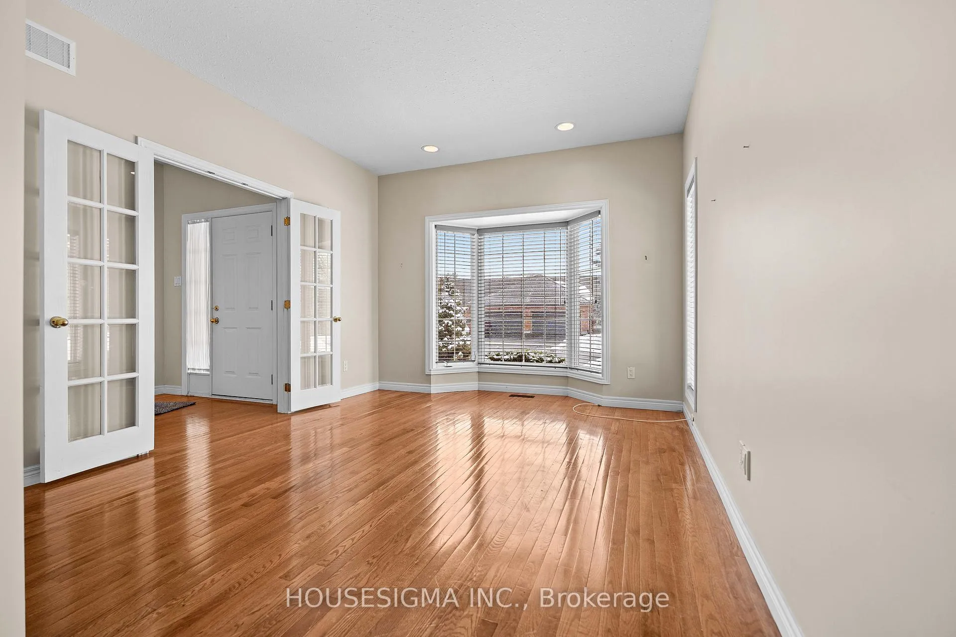 Photo 6 of 92 Carleton Court, Thames Centre, Dorchester — HOMEH