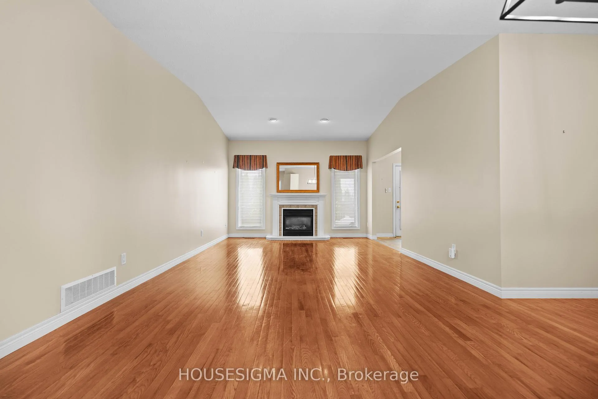 Photo 12 of 92 Carleton Court, Thames Centre, Dorchester — HOMEH