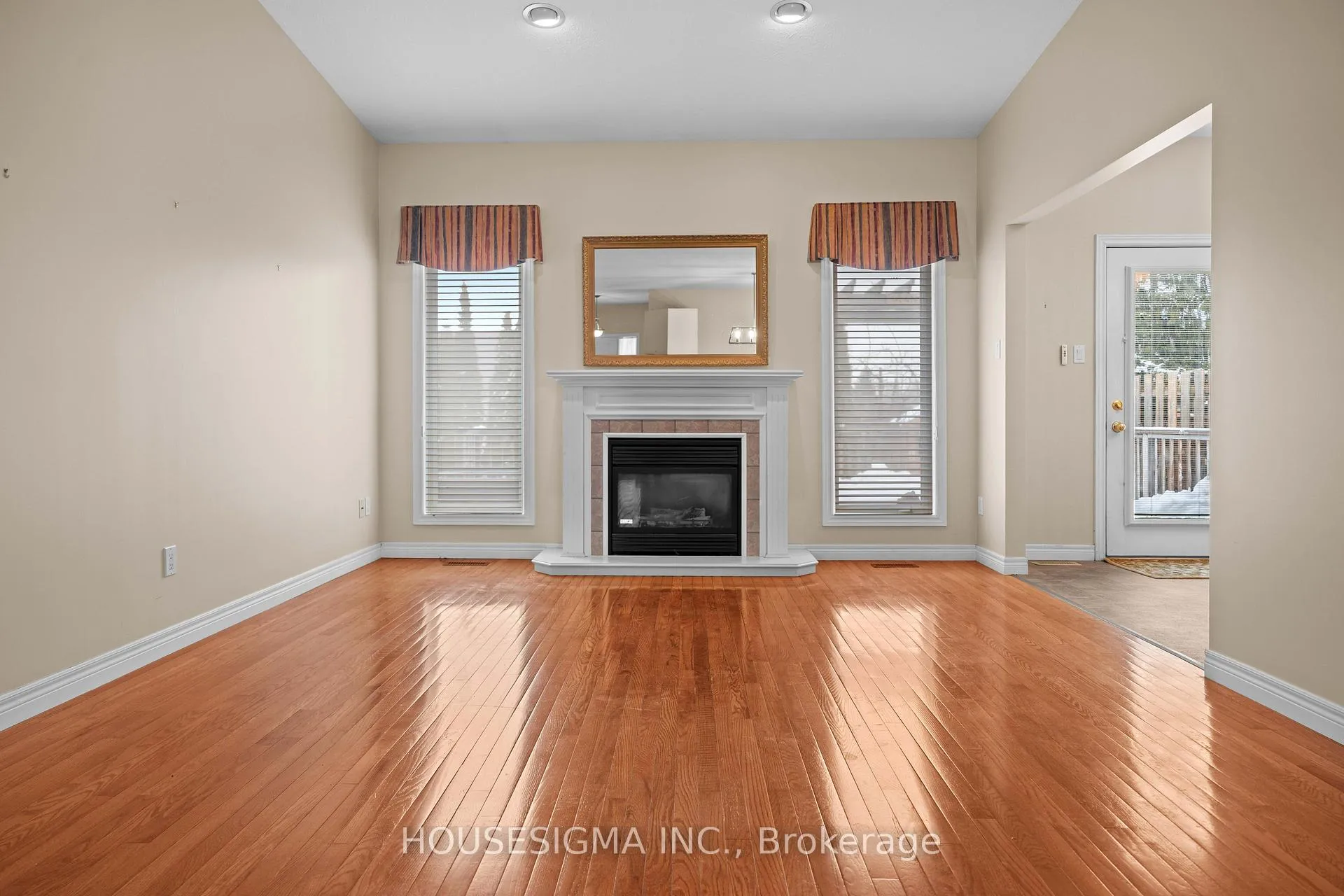 Photo 13 of 92 Carleton Court, Thames Centre, Dorchester — HOMEH