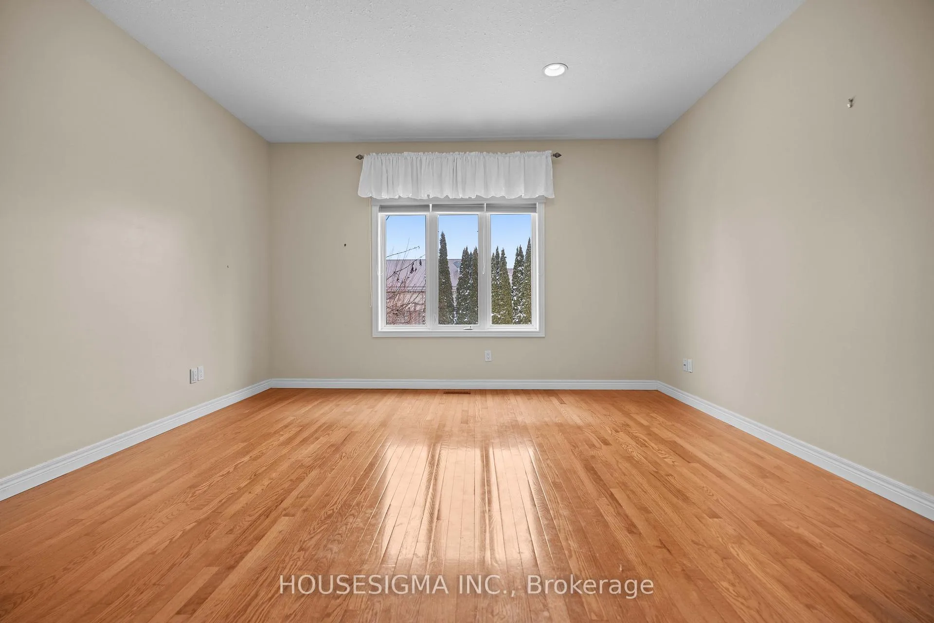 Photo 16 of 92 Carleton Court, Thames Centre, Dorchester — HOMEH