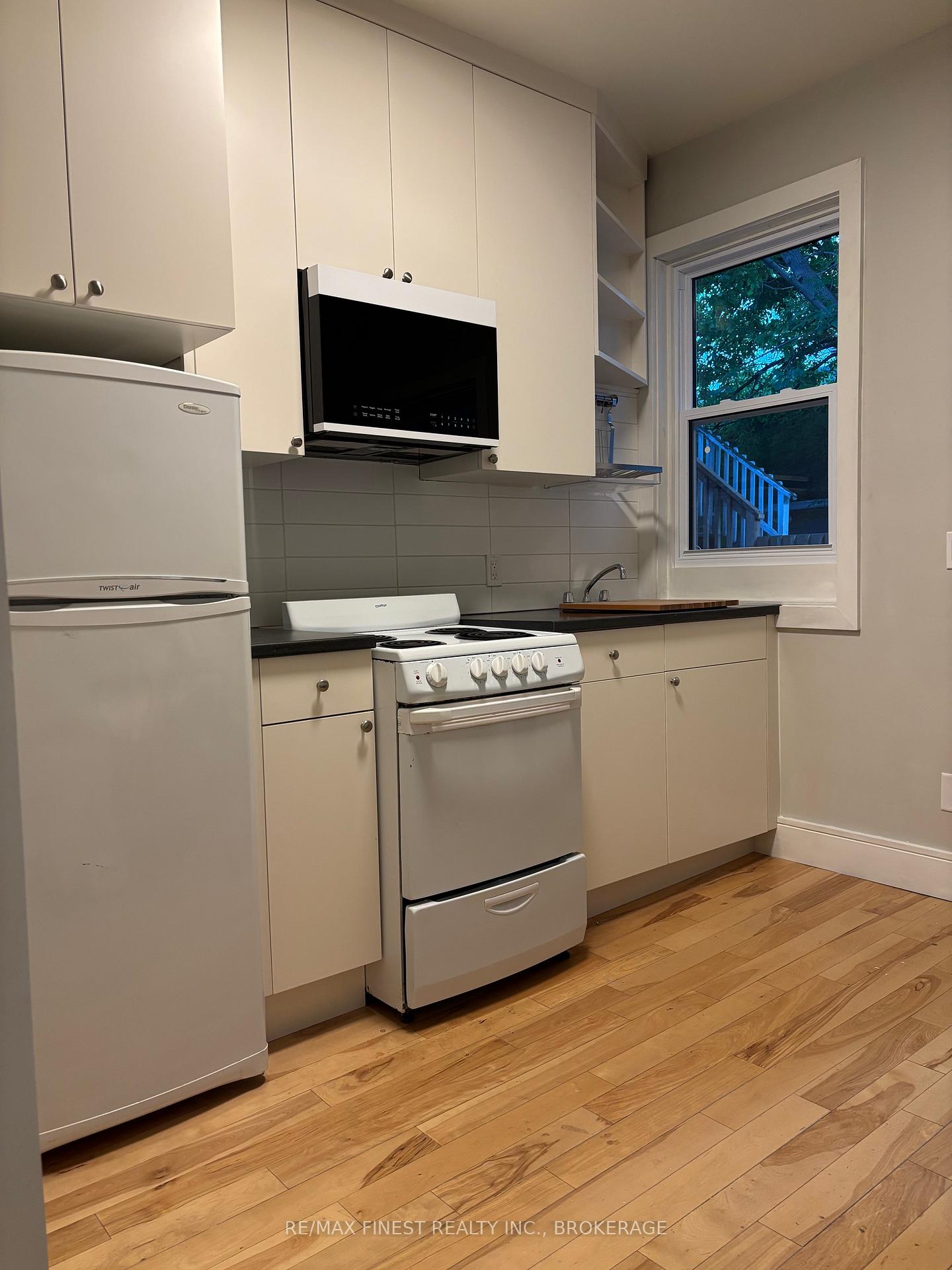 Photo 11 of 398 Alfred Street, Kingston, East of Sir John A. Blvd — HOMEH