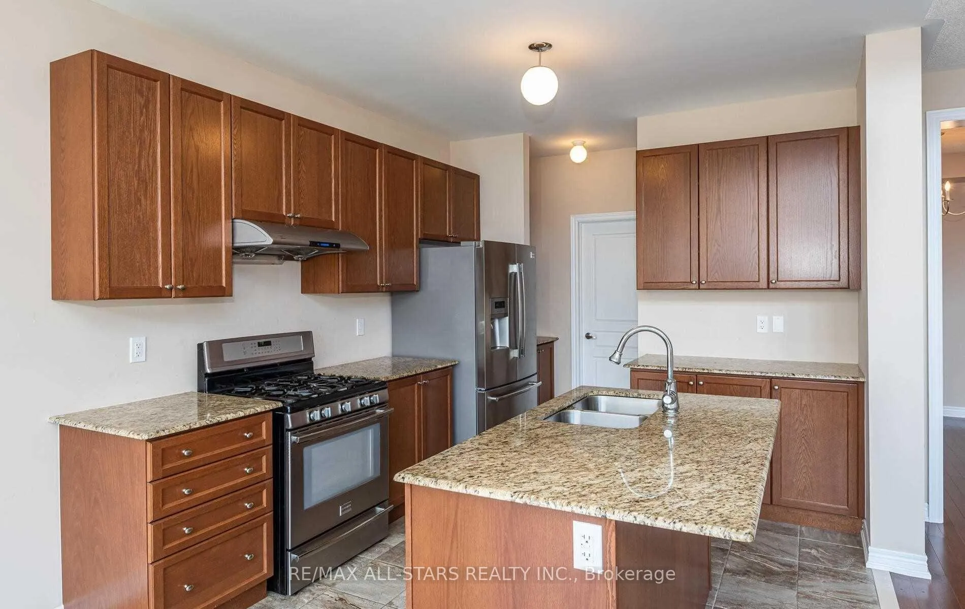 Photo 7 of 20 Beechener Street, Georgina, Sutton & Jackson's Point — HOMEH