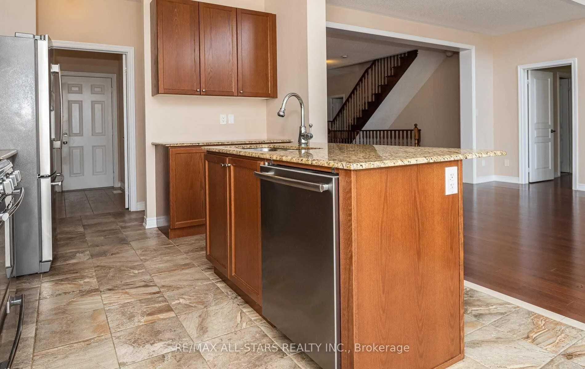 Photo 13 of 20 Beechener Street, Georgina, Sutton & Jackson's Point — HOMEH