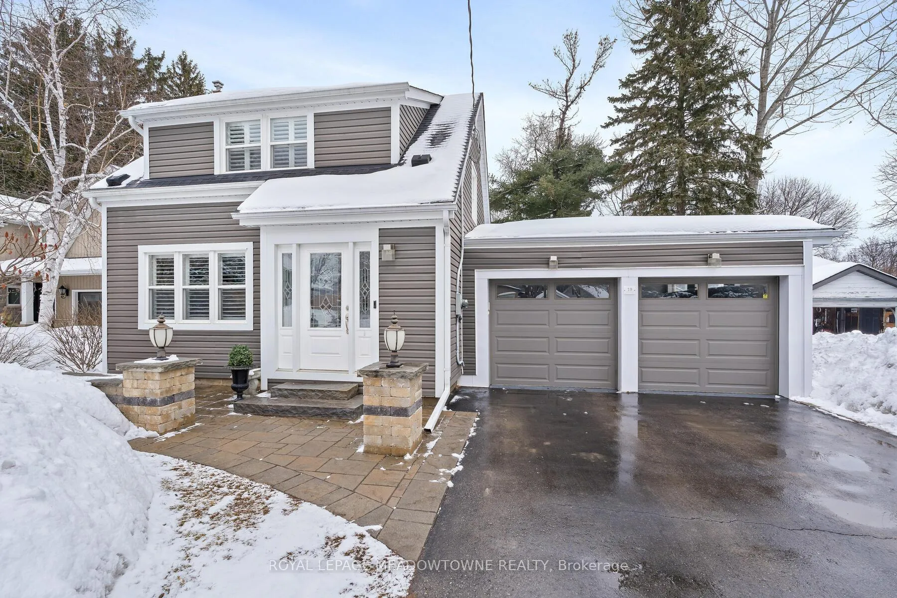 Photo 2 of 19 Union Street, Halton Hills, Georgetown — HOMEH