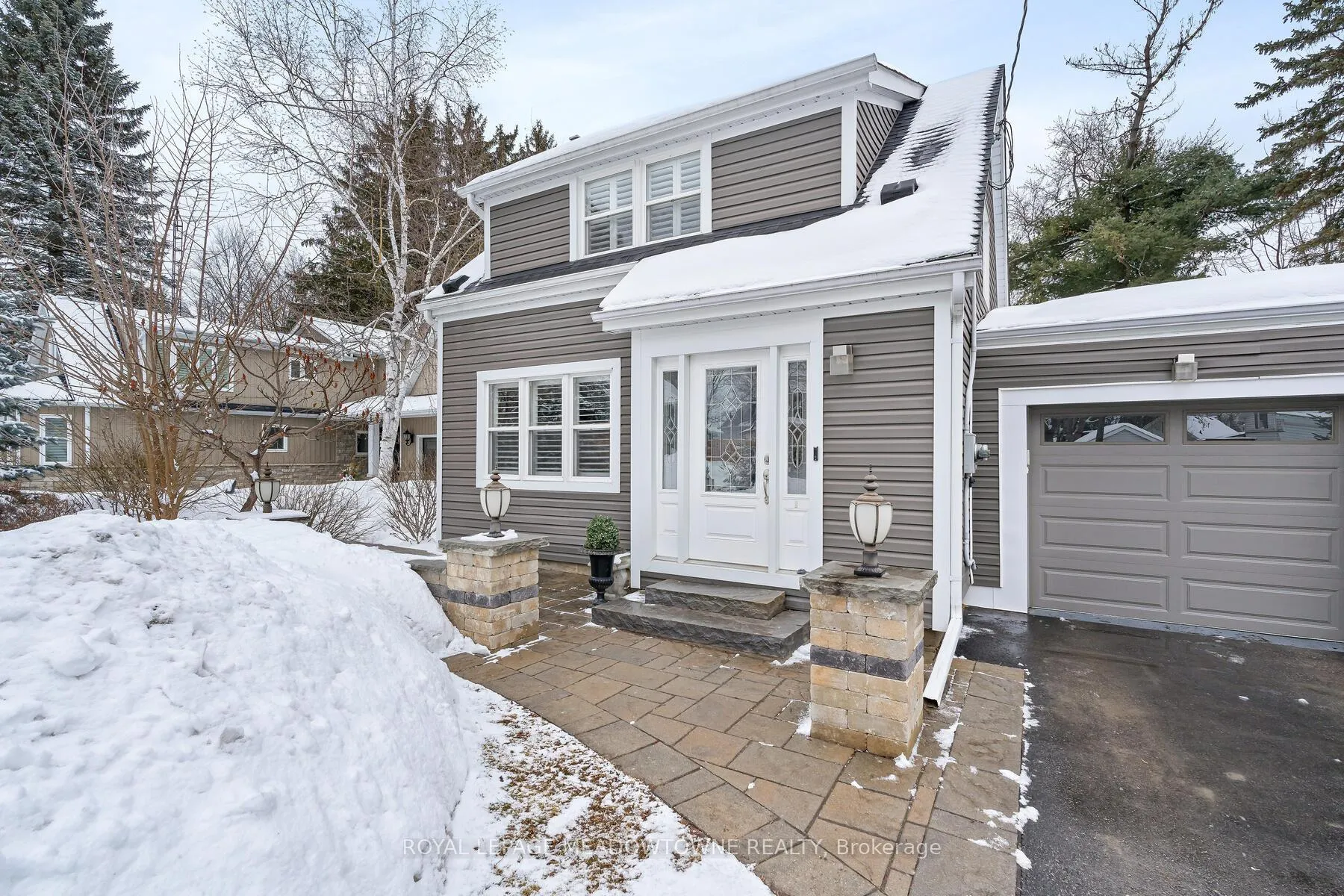 Photo 3 of 19 Union Street, Halton Hills, Georgetown — HOMEH