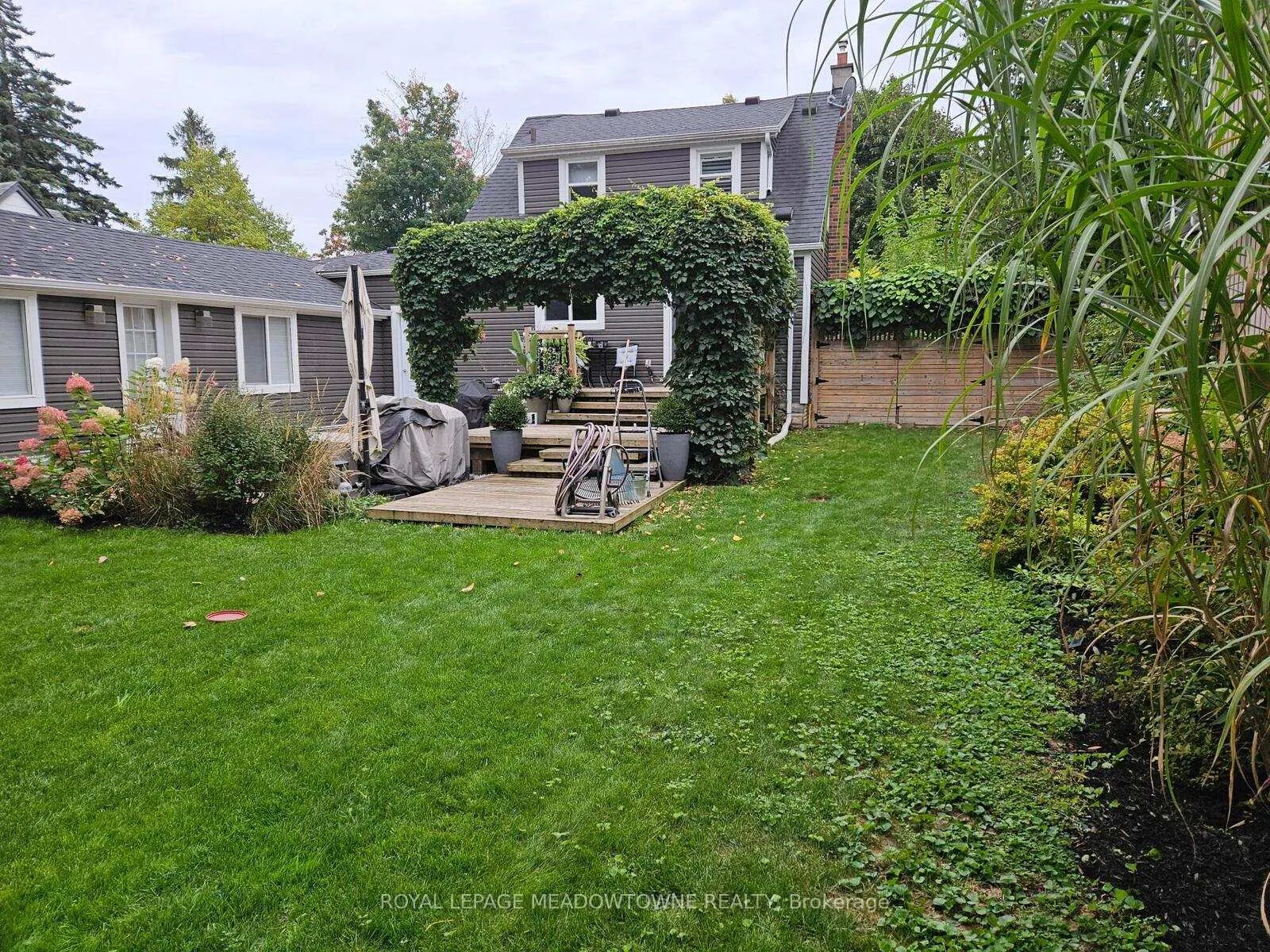 Photo 35 of 19 Union Street, Halton Hills, Georgetown — HOMEH