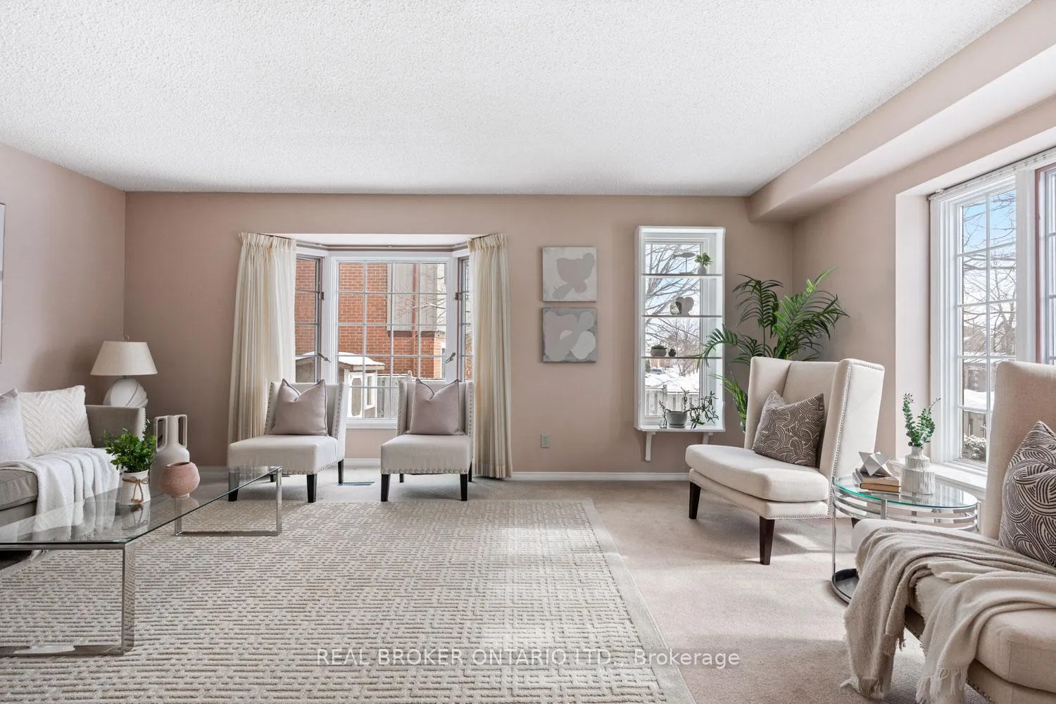 Photo 3 of 1501 Silver Spruce Drive, Pickering, Liverpool — HOMEH