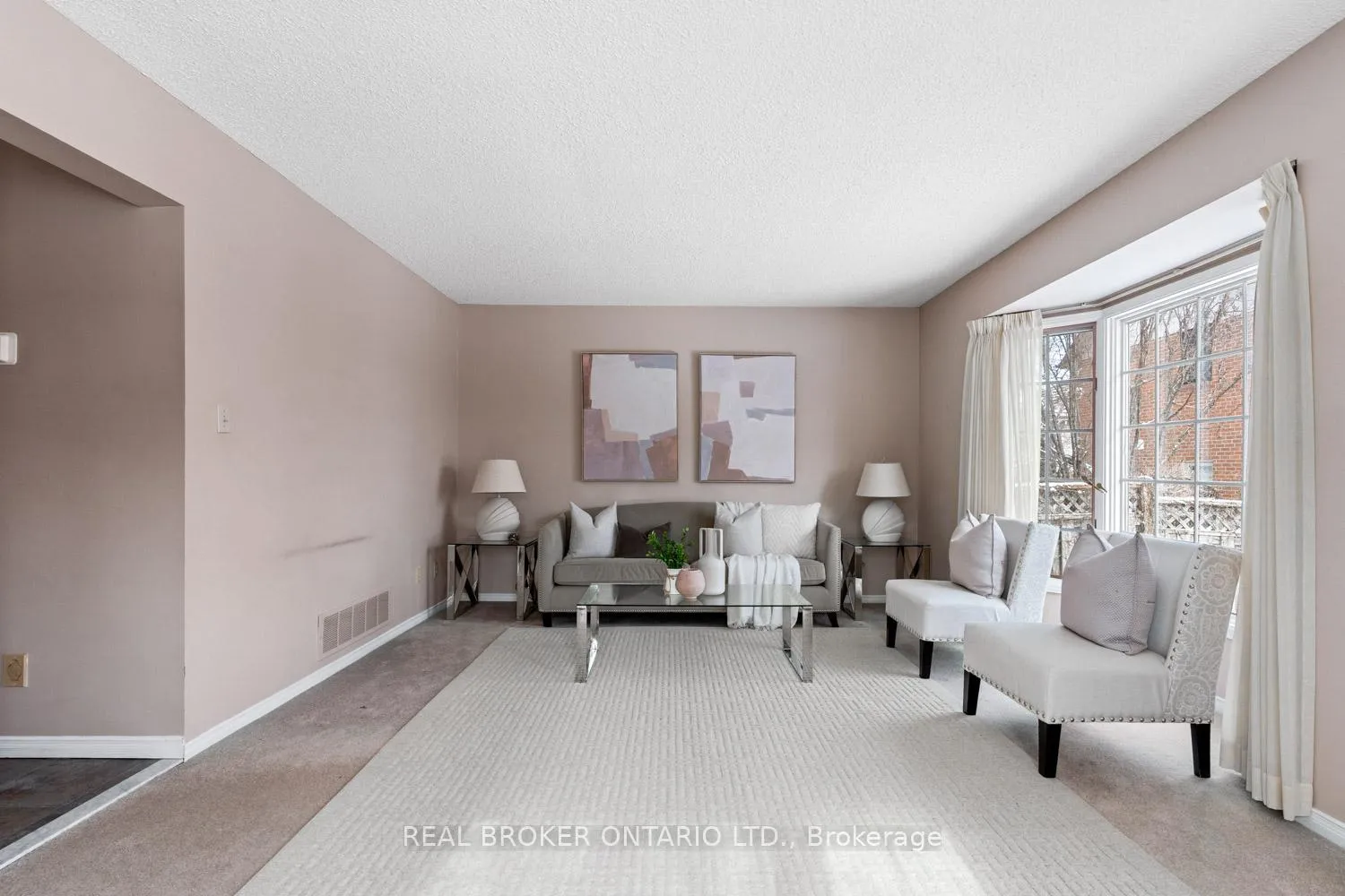 Photo 5 of 1501 Silver Spruce Drive, Pickering, Liverpool — HOMEH