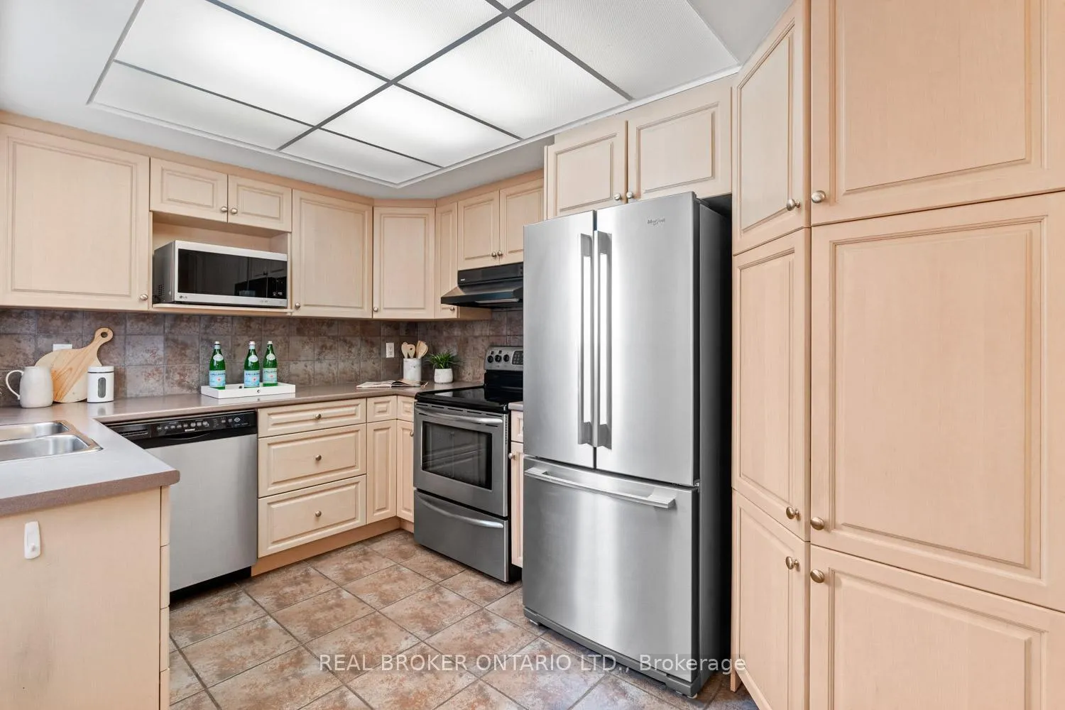 Photo 9 of 1501 Silver Spruce Drive, Pickering, Liverpool — HOMEH