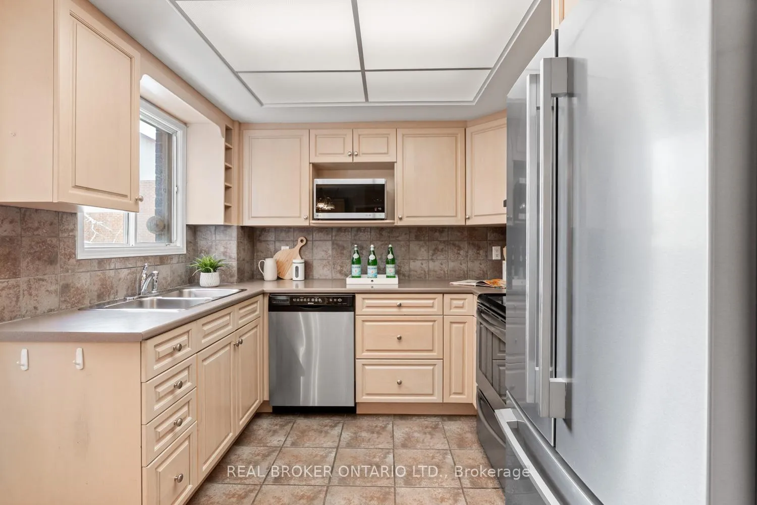 Photo 10 of 1501 Silver Spruce Drive, Pickering, Liverpool — HOMEH