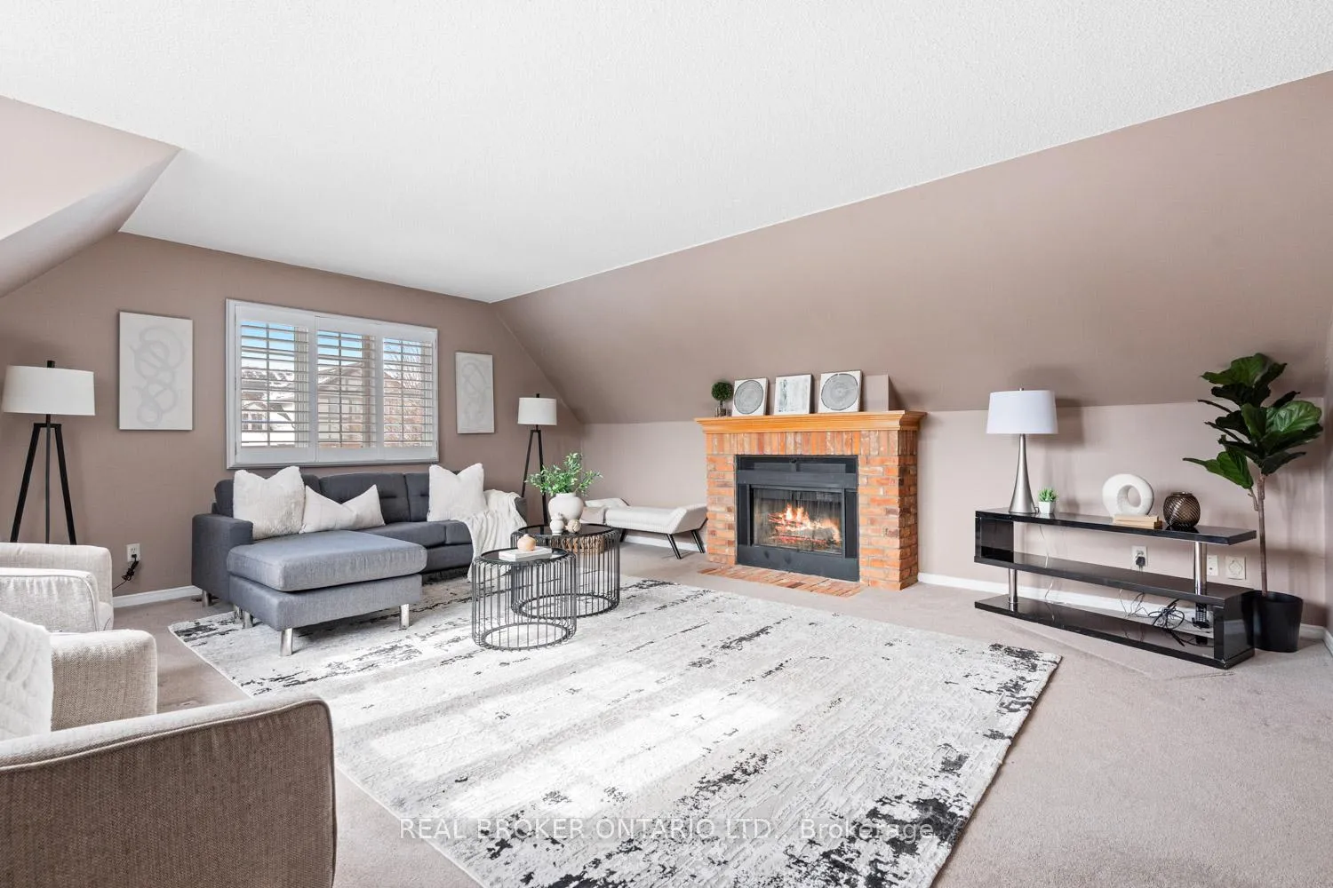 Photo 14 of 1501 Silver Spruce Drive, Pickering, Liverpool — HOMEH