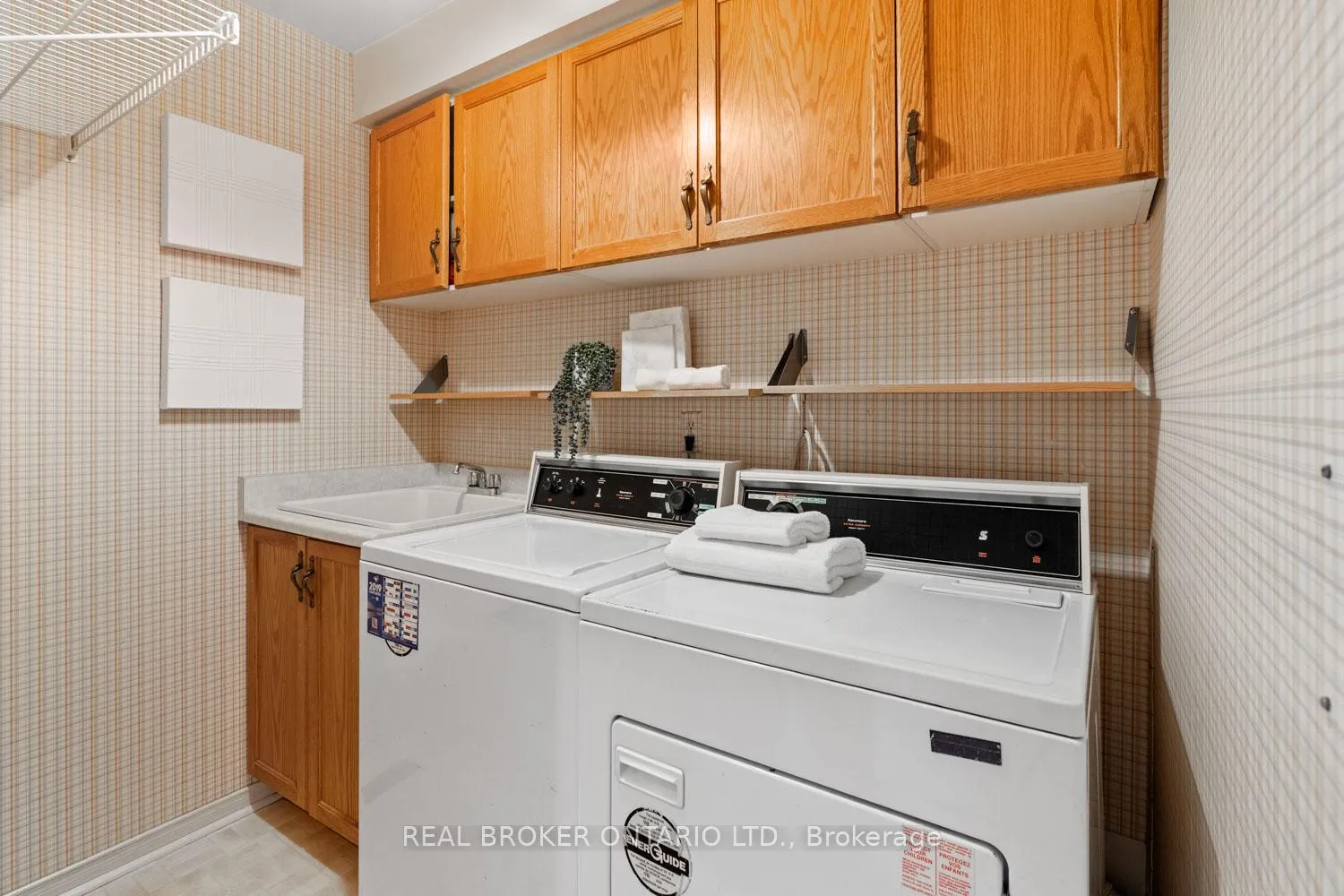 Photo 31 of 1501 Silver Spruce Drive, Pickering, Liverpool — HOMEH