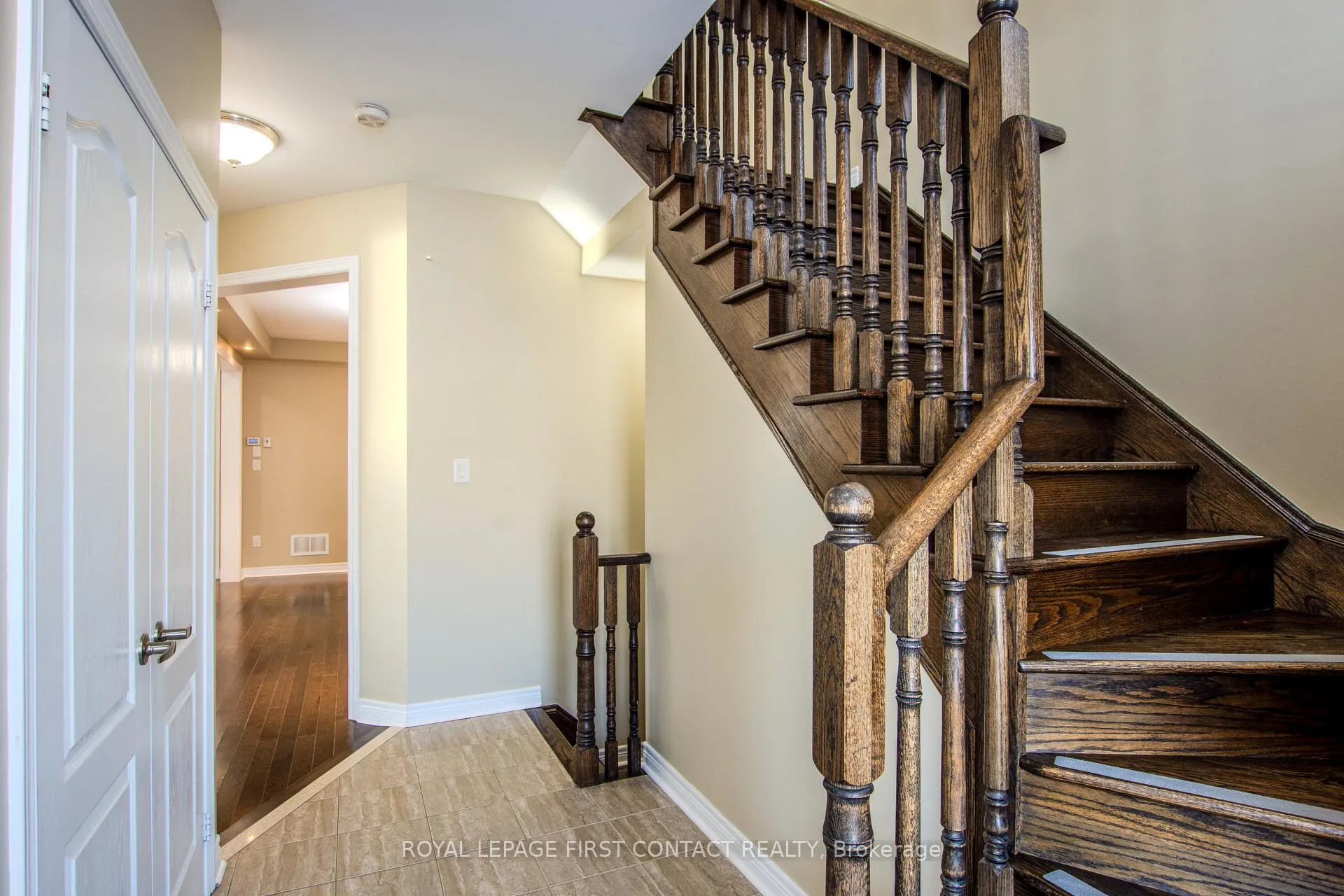 Photo 4 of 30 Forsyth Crescent, Barrie, West Bayfield — HOMEH