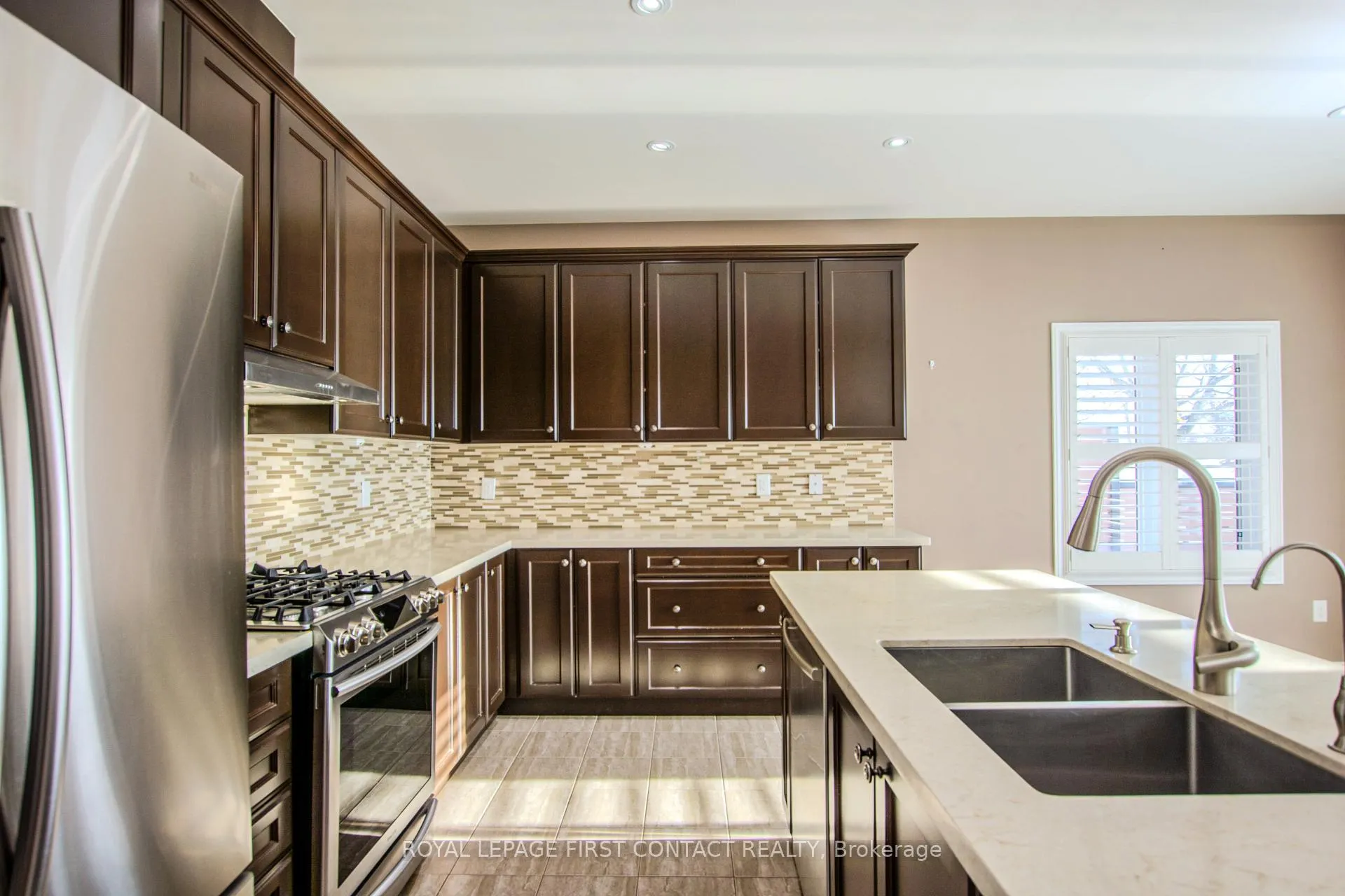 Photo 8 of 30 Forsyth Crescent, Barrie, West Bayfield — HOMEH