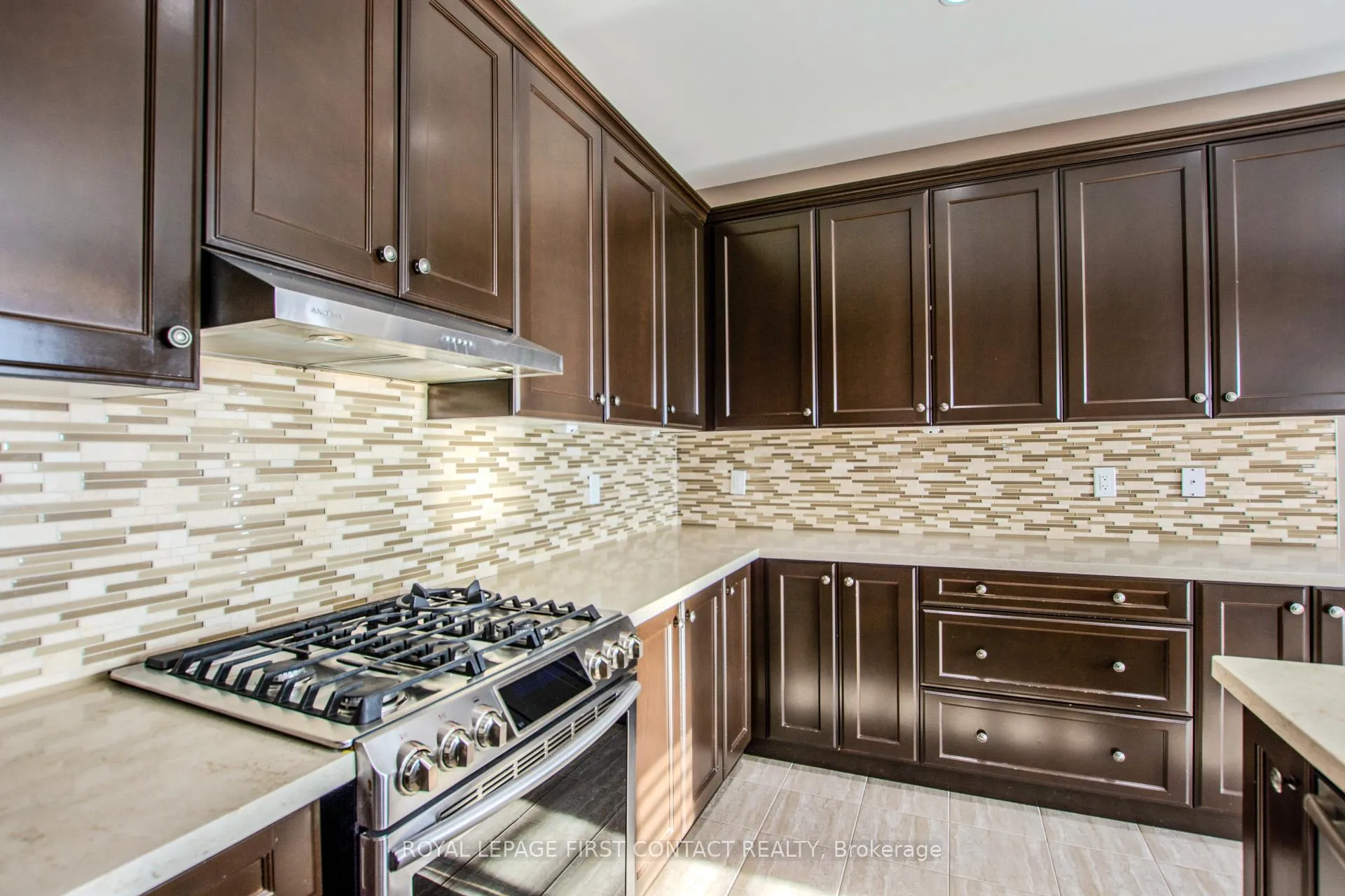 Photo 9 of 30 Forsyth Crescent, Barrie, West Bayfield — HOMEH
