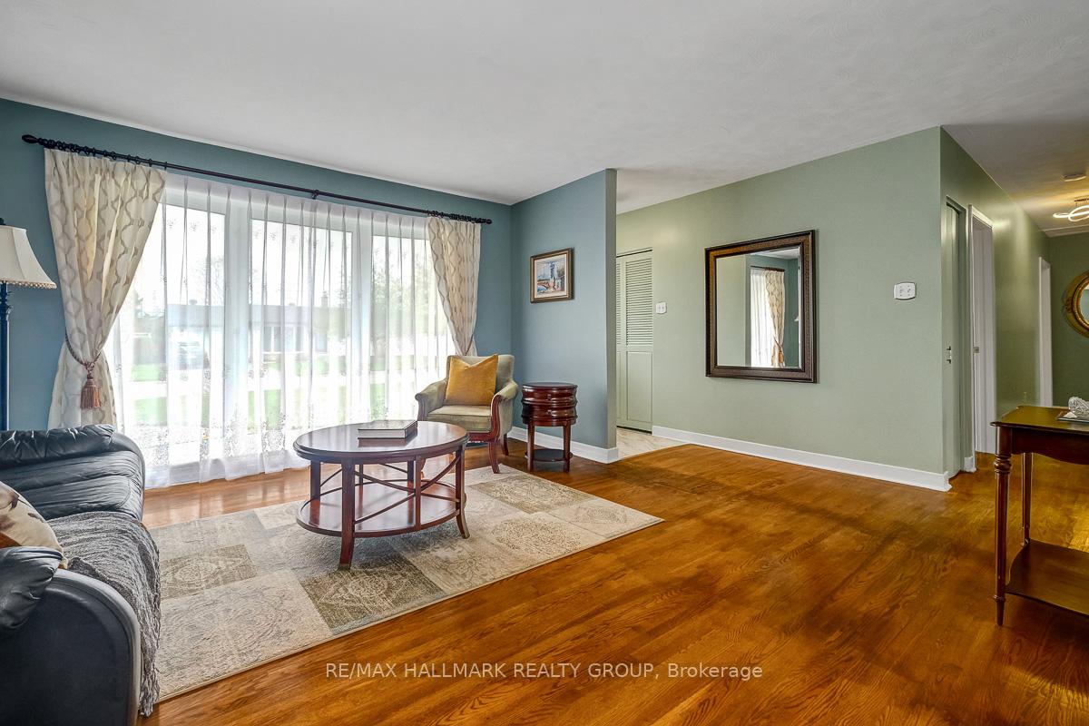 Photo 9 of 33 Glenmanor Drive, Ottawa, Meadowlands/Crestview — HOMEH
