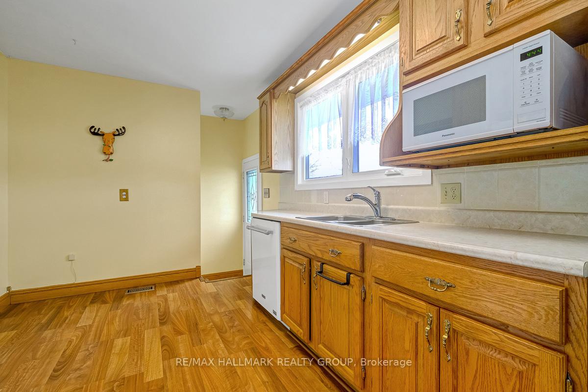 Photo 14 of 33 Glenmanor Drive, Ottawa, Meadowlands/Crestview — HOMEH