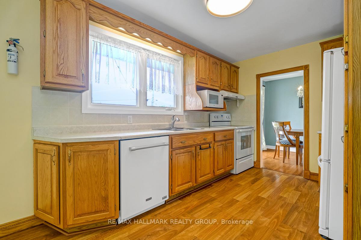 Photo 17 of 33 Glenmanor Drive, Ottawa, Meadowlands/Crestview — HOMEH