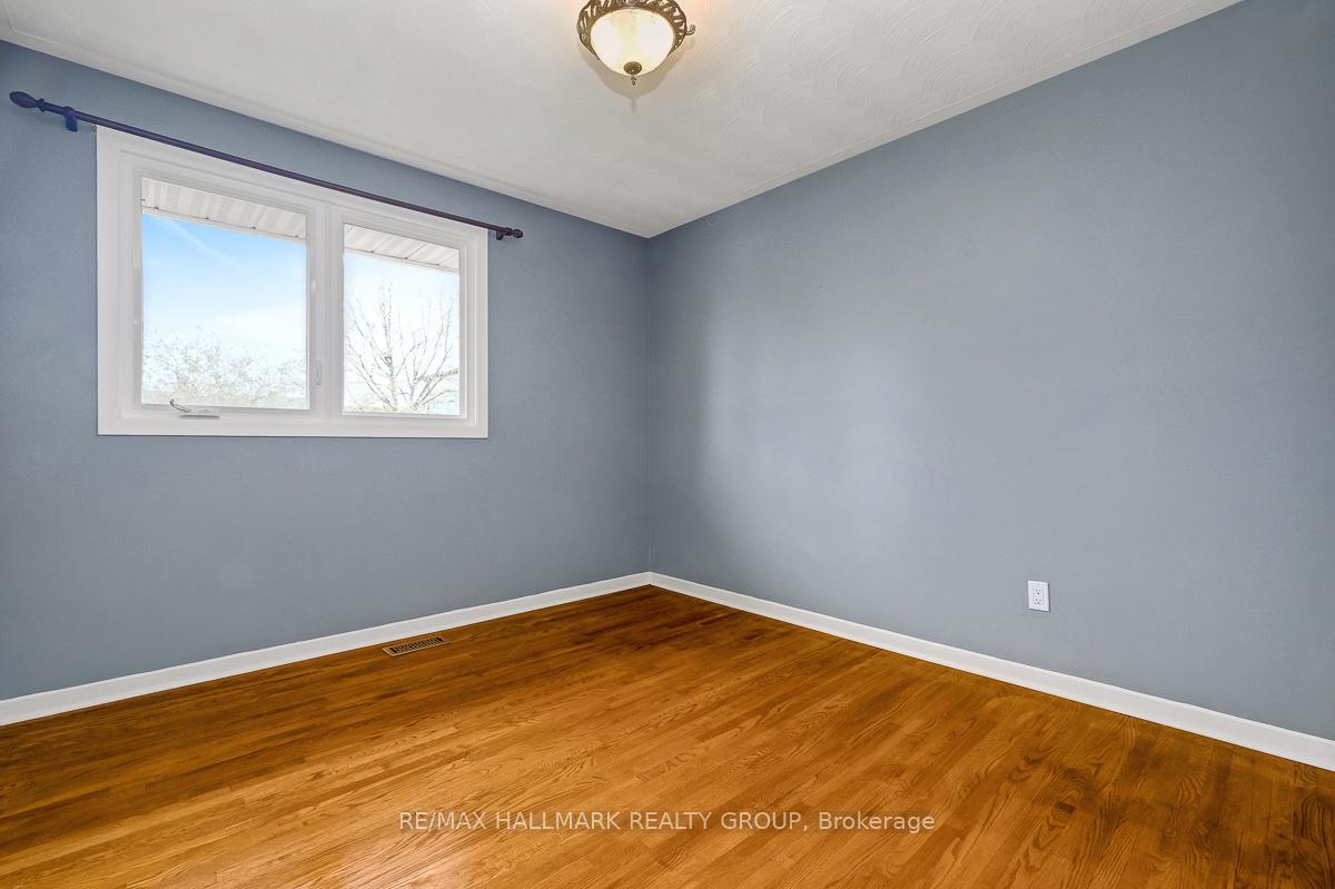 Photo 22 of 33 Glenmanor Drive, Ottawa, Meadowlands/Crestview — HOMEH