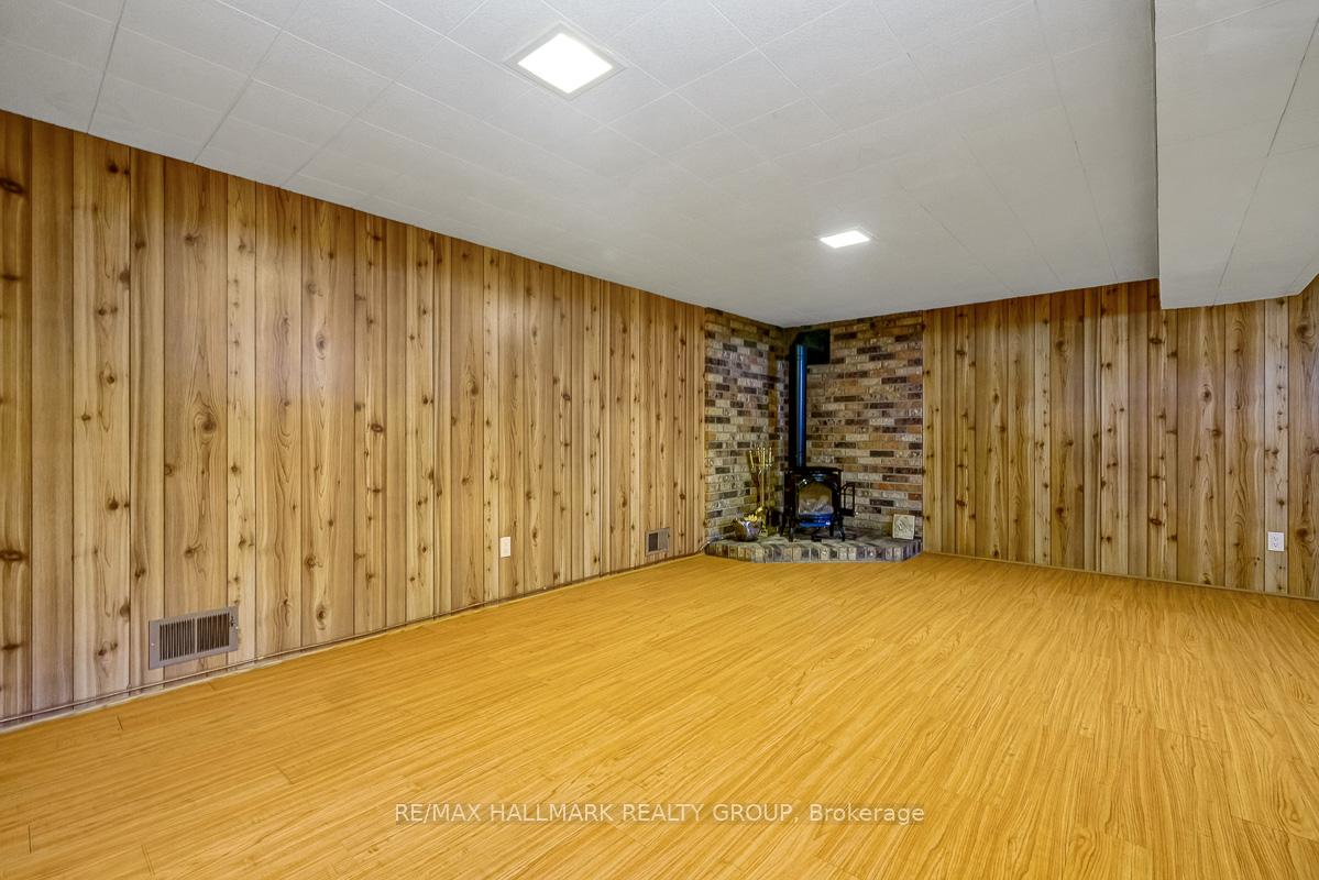 Photo 24 of 33 Glenmanor Drive, Ottawa, Meadowlands/Crestview — HOMEH