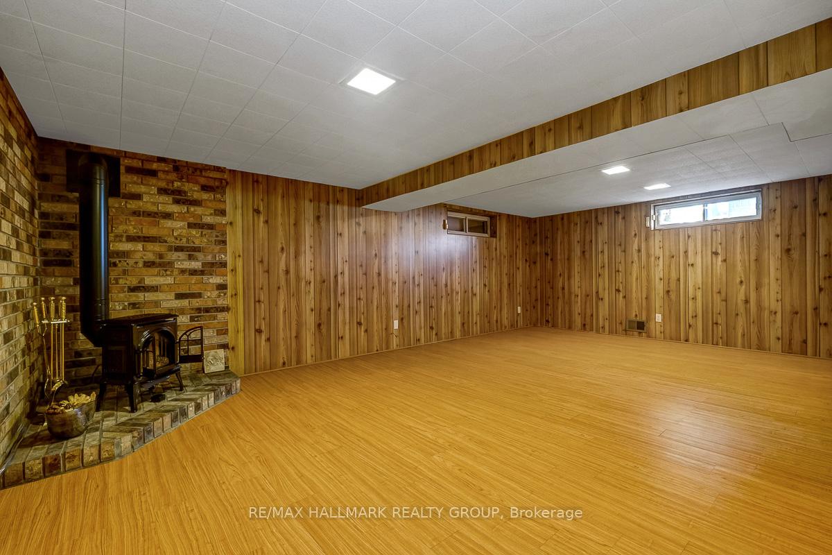Photo 25 of 33 Glenmanor Drive, Ottawa, Meadowlands/Crestview — HOMEH