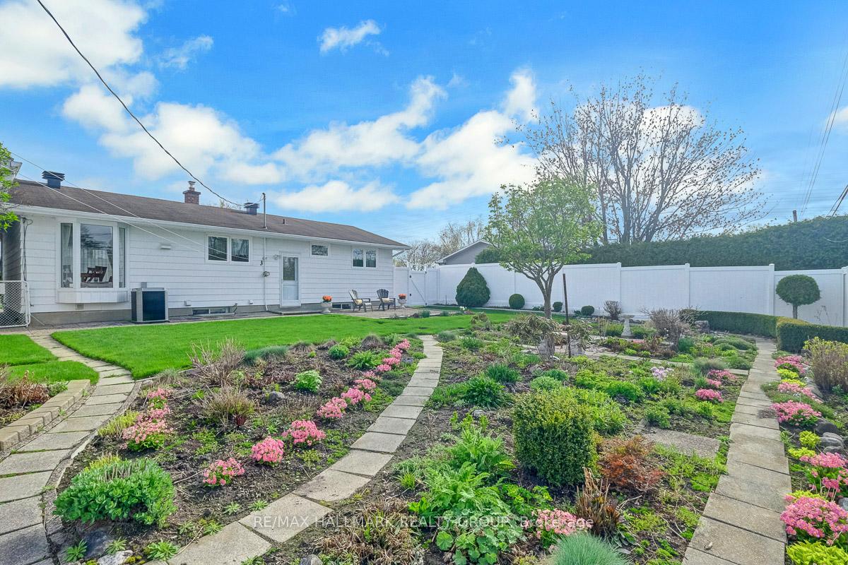 Photo 35 of 33 Glenmanor Drive, Ottawa, Meadowlands/Crestview — HOMEH