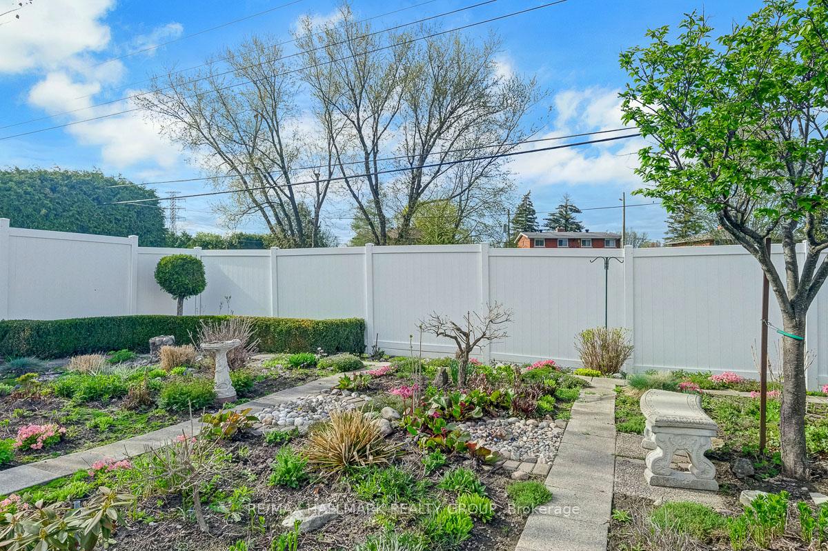 Photo 37 of 33 Glenmanor Drive, Ottawa, Meadowlands/Crestview — HOMEH